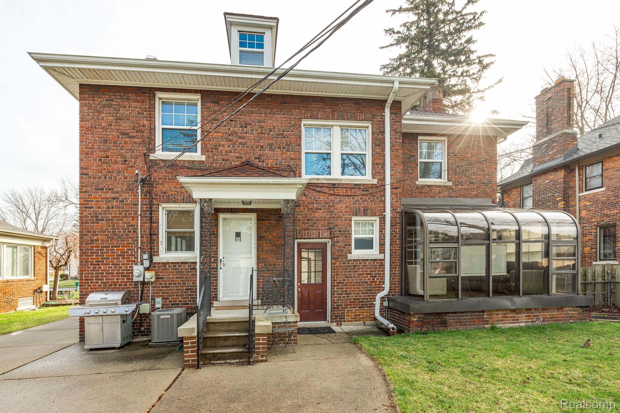 1435 KENSINGTON Avenue