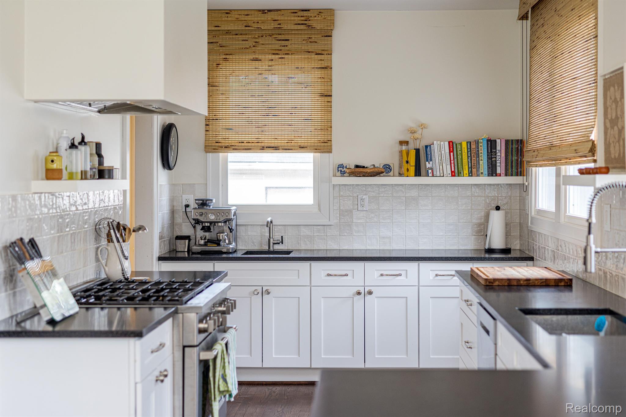 1435 KENSINGTON Avenue