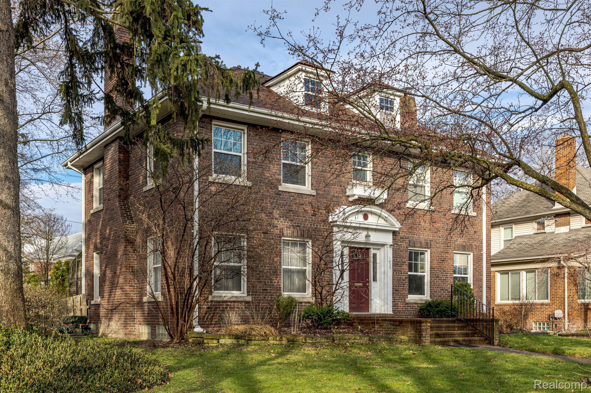 1435 KENSINGTON Avenue