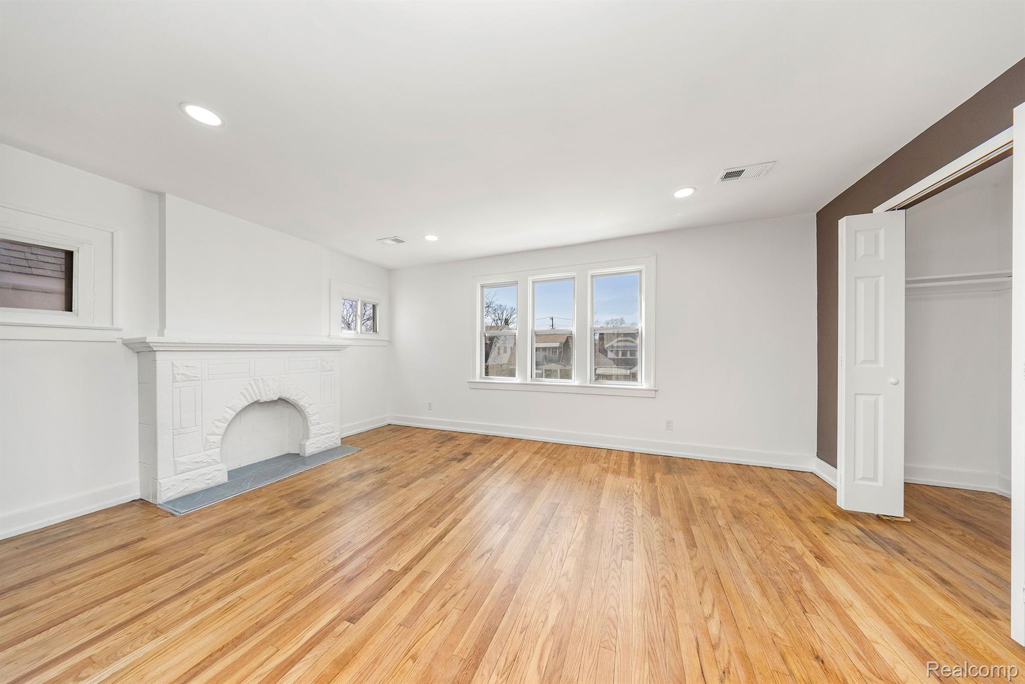 15900 WOODINGHAM Drive