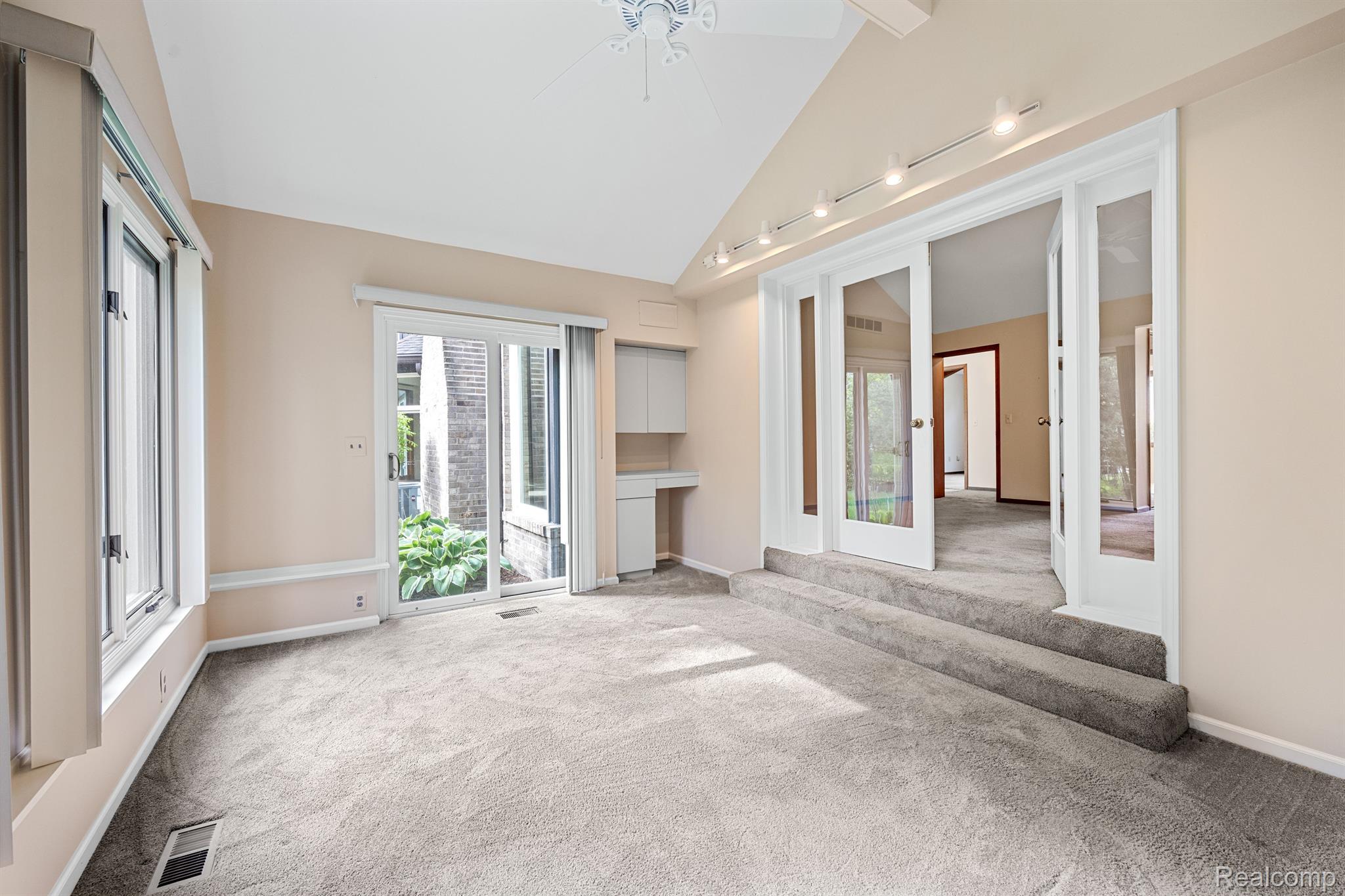 4876 MOONGLOW Drive