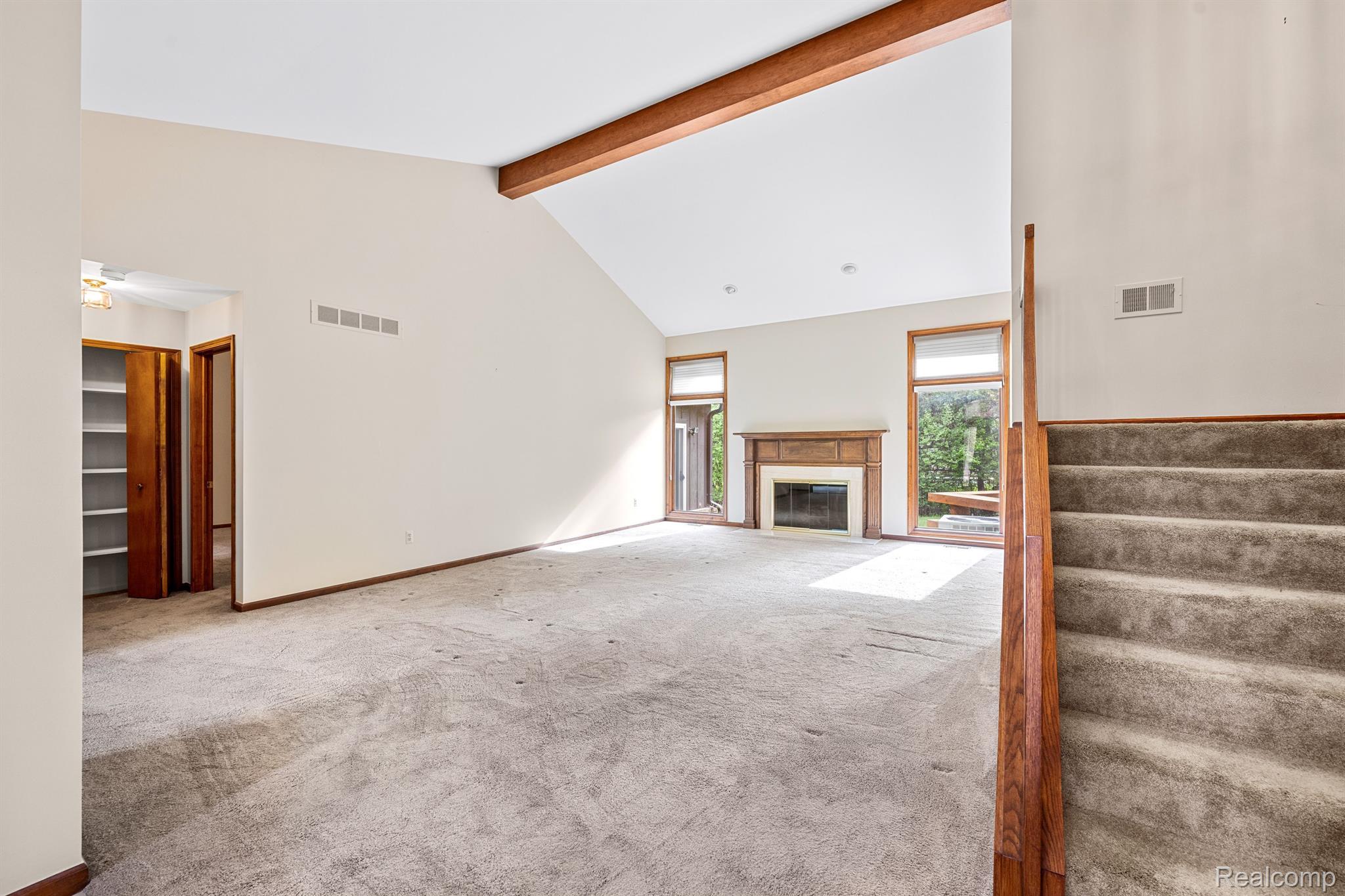 4876 MOONGLOW Drive