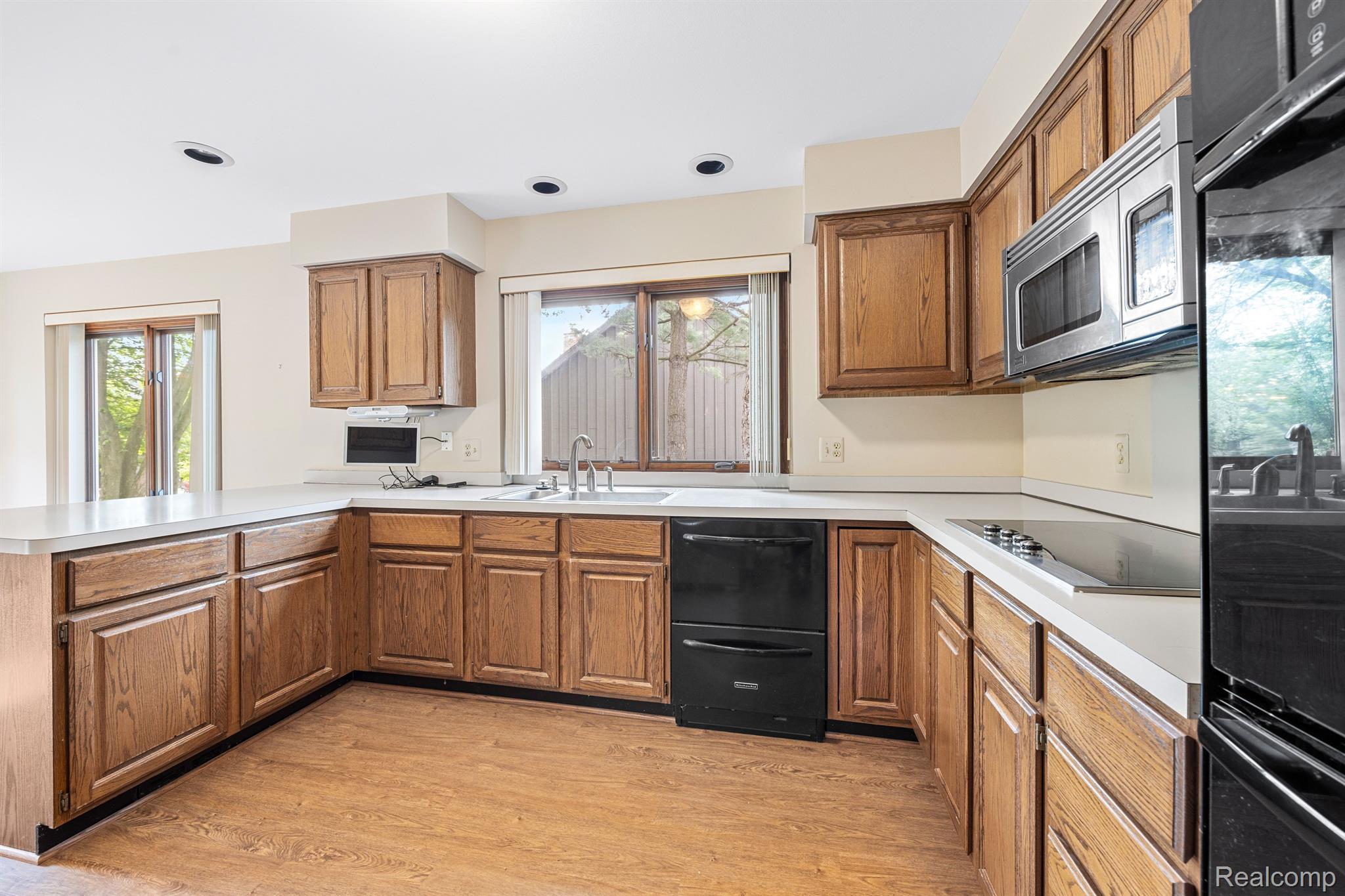 4876 MOONGLOW Drive