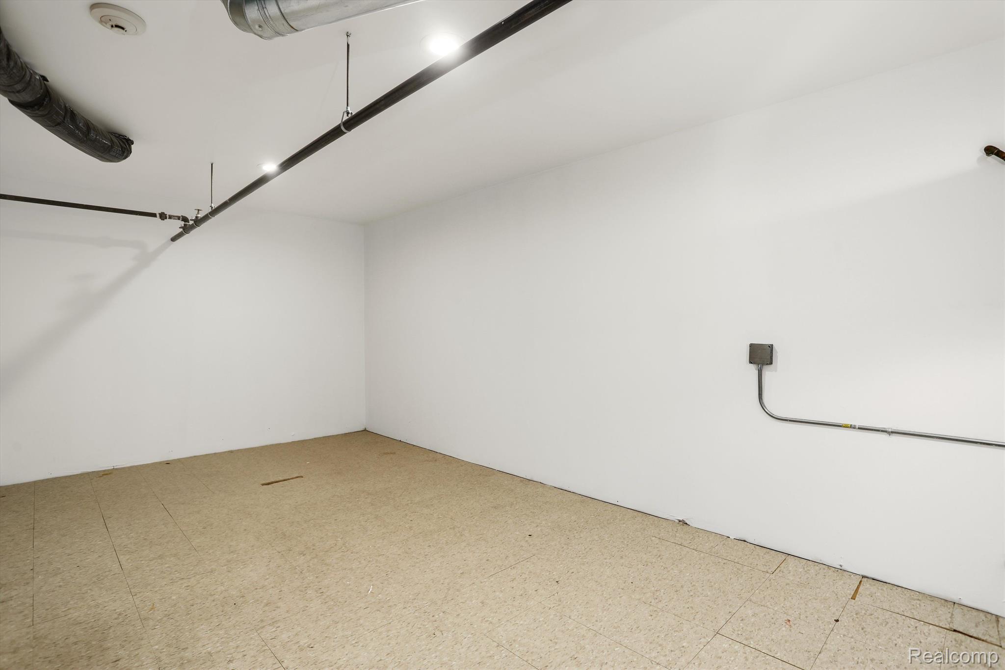 2843 E Grand Boulevard