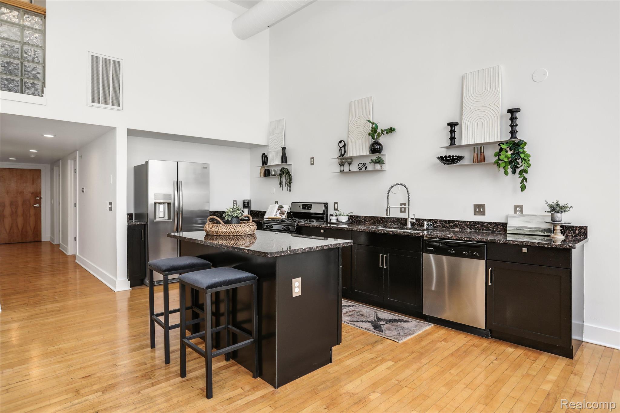 2843 E Grand Boulevard