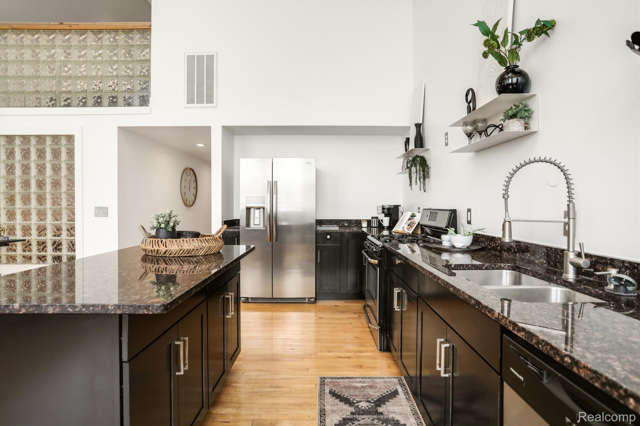 2843 E Grand Boulevard