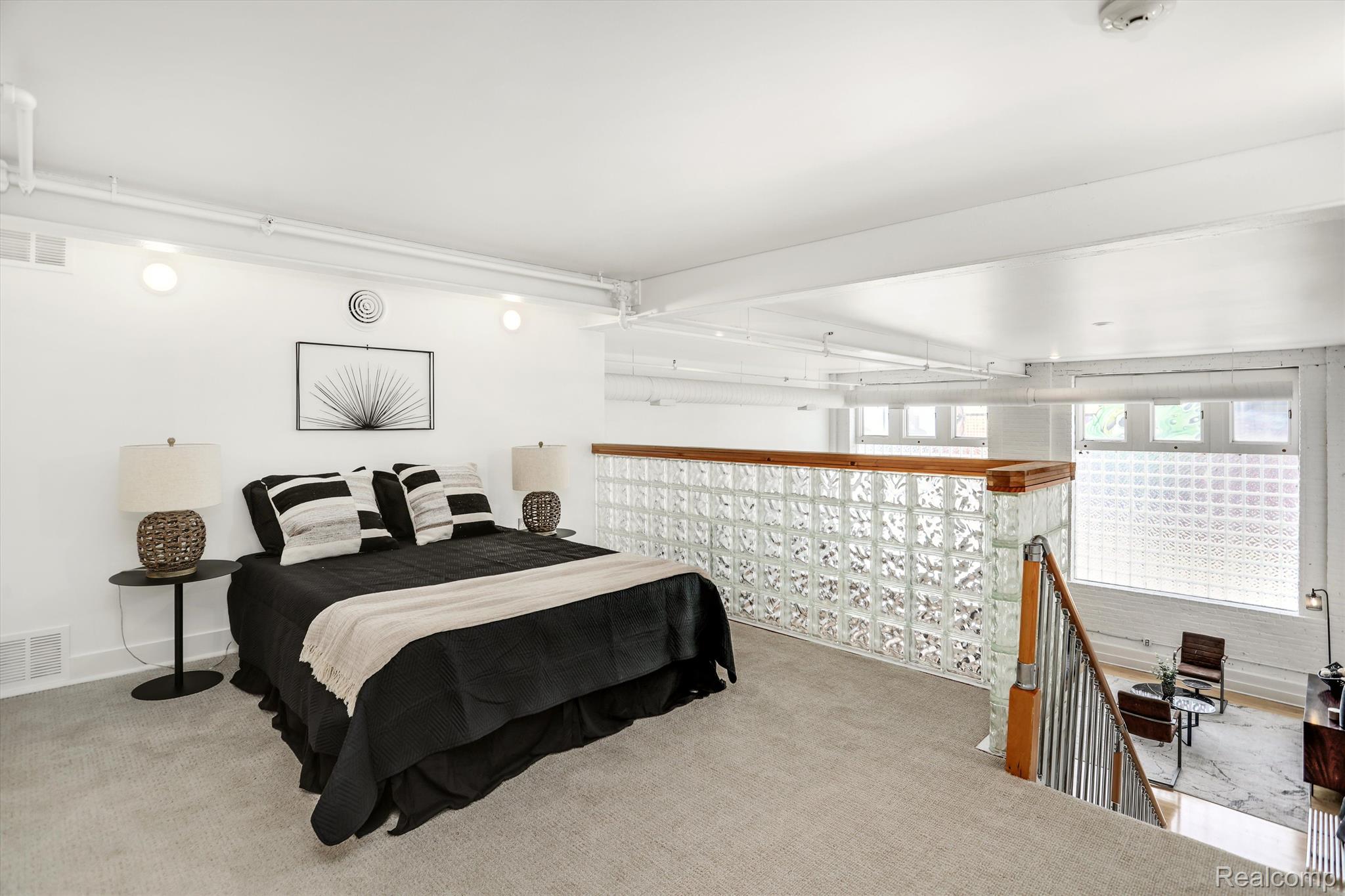 2843 E Grand Boulevard