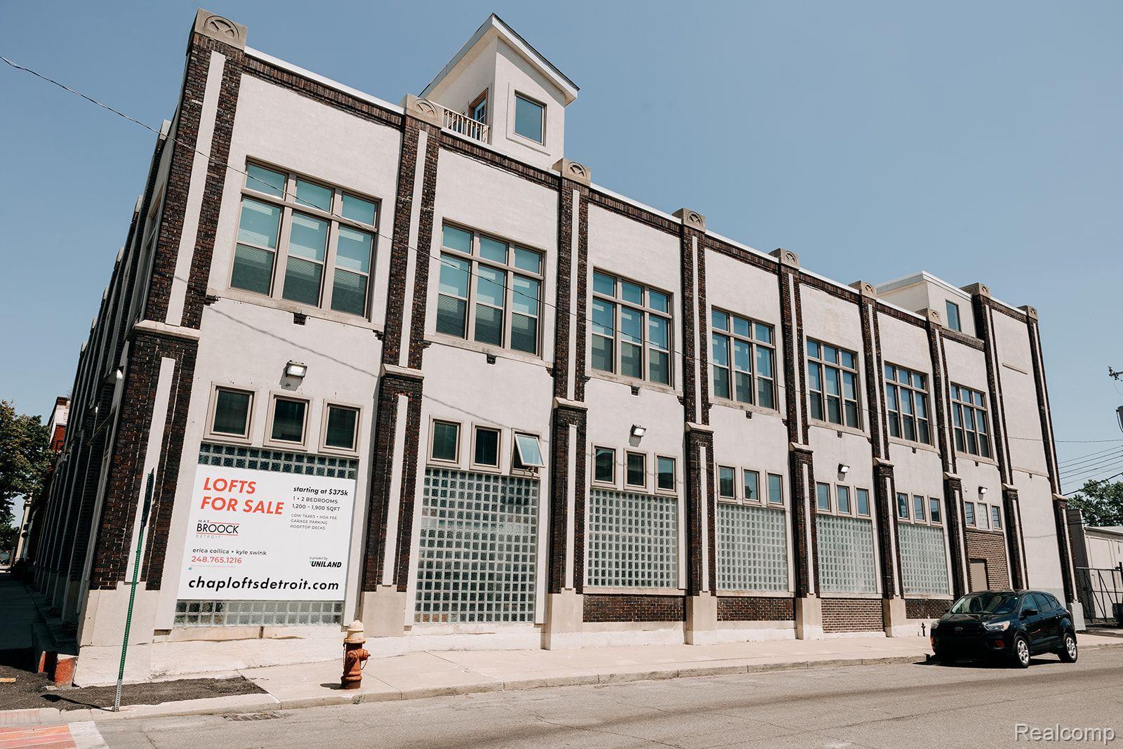 2843 E Grand Boulevard