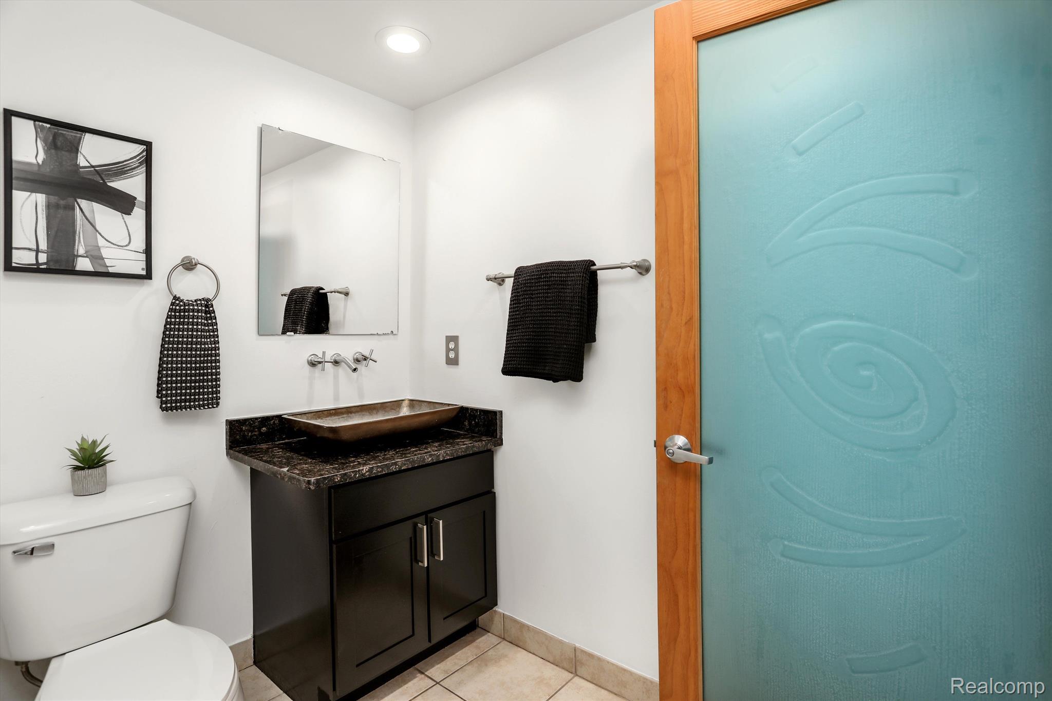 2843 E Grand Boulevard