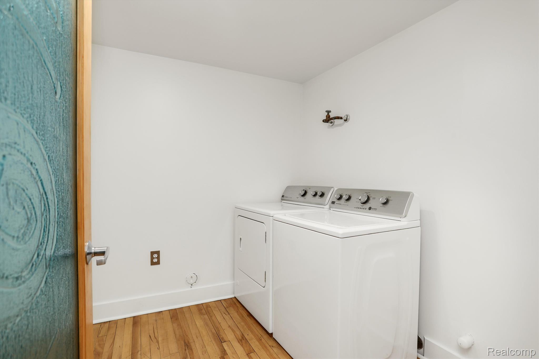 2843 E Grand Boulevard