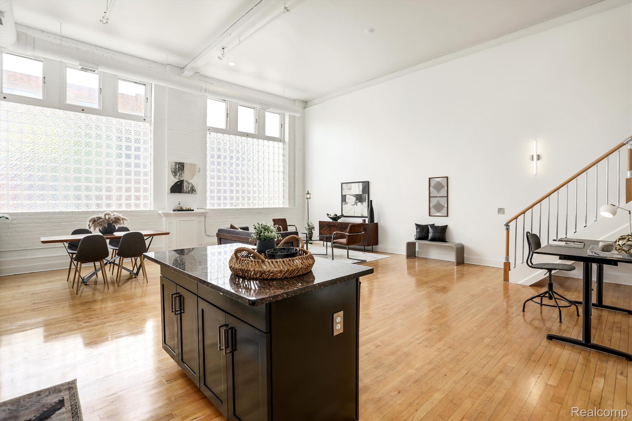 2843 E Grand Boulevard