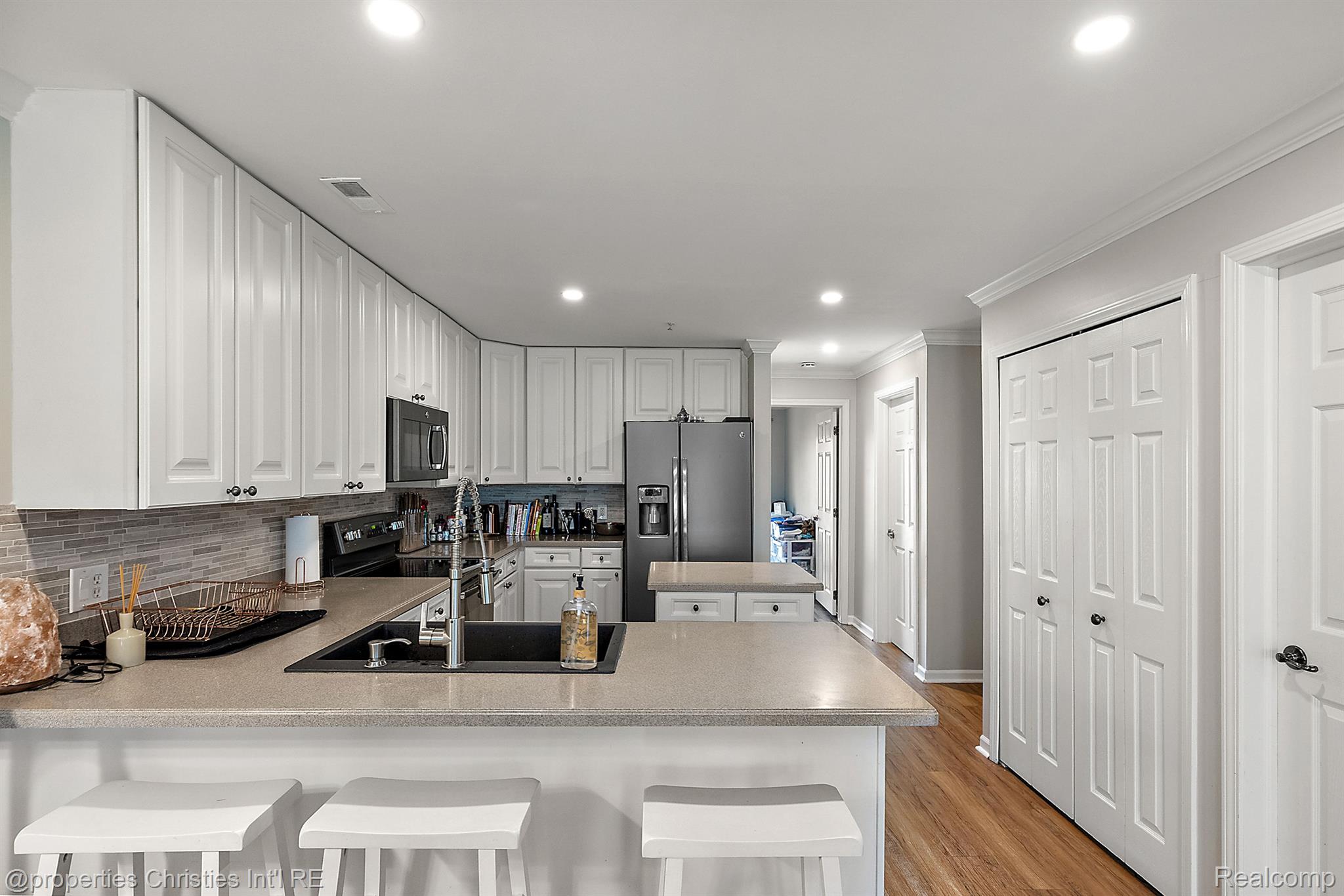 2554 WOODWARD Avenue