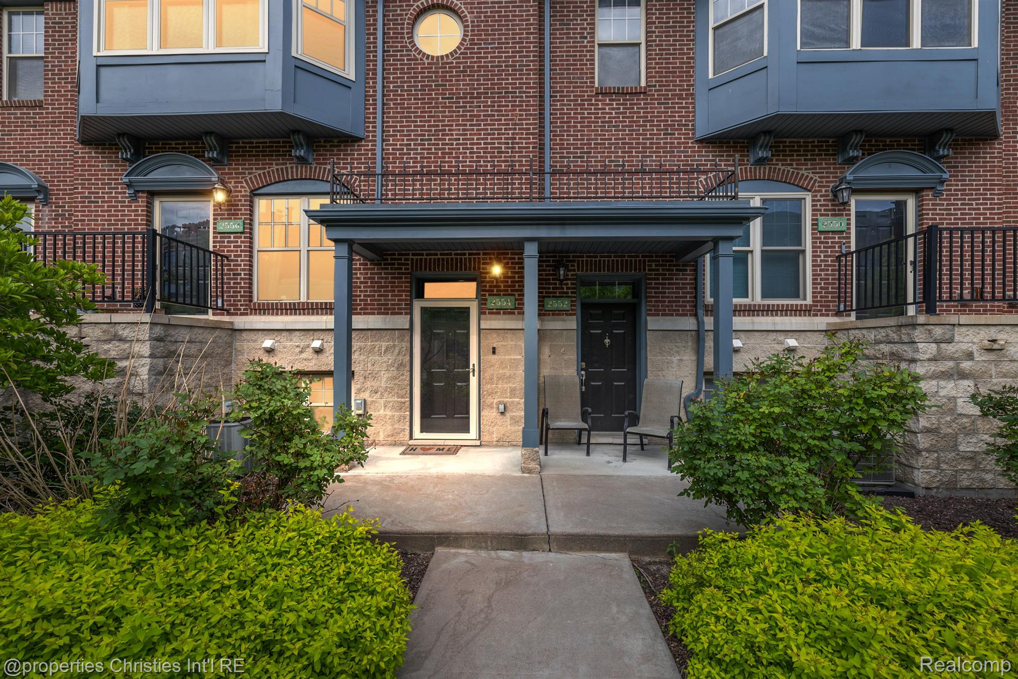 2554 WOODWARD Avenue