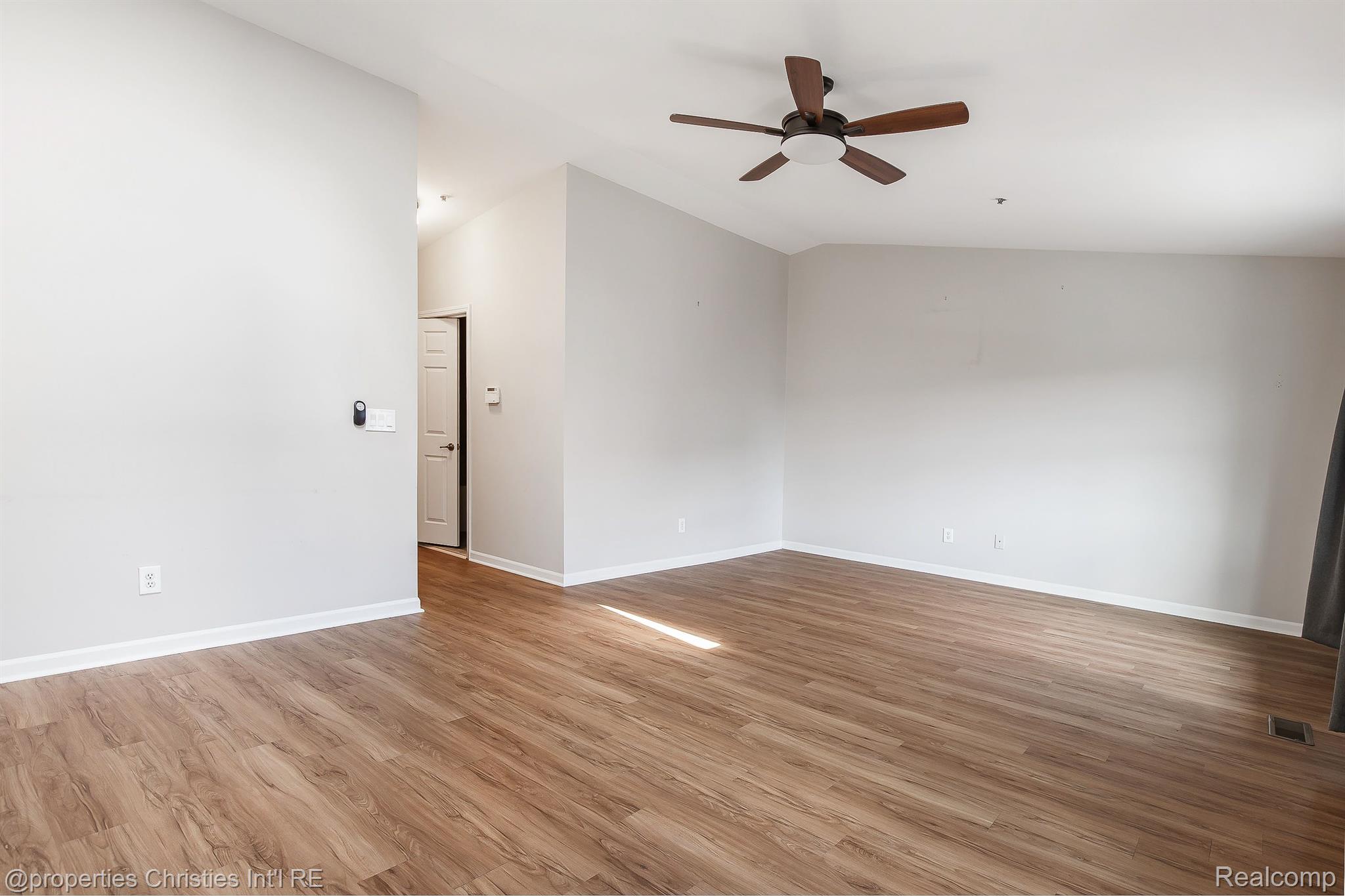 2554 WOODWARD Avenue
