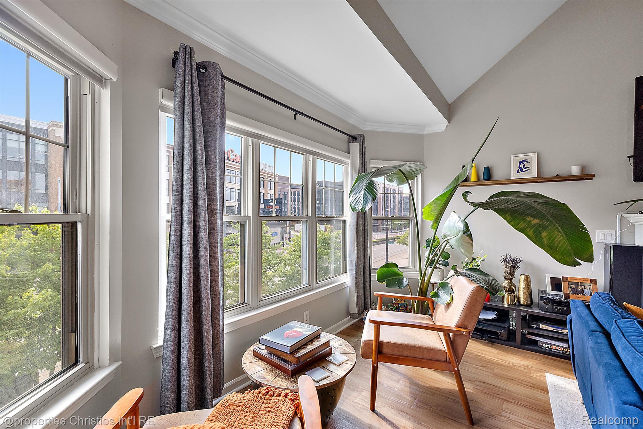 2554 WOODWARD Avenue