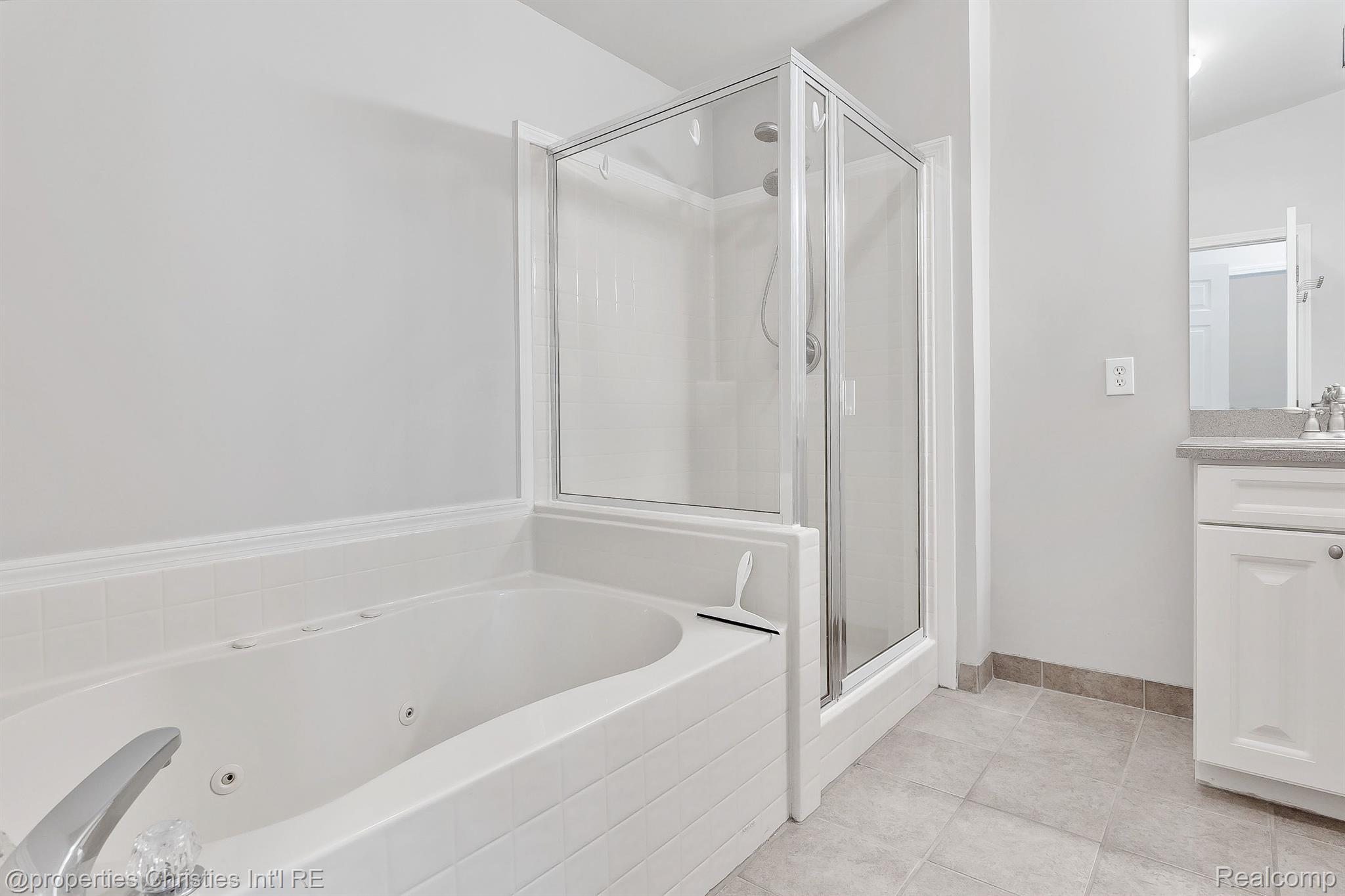 2554 WOODWARD Avenue