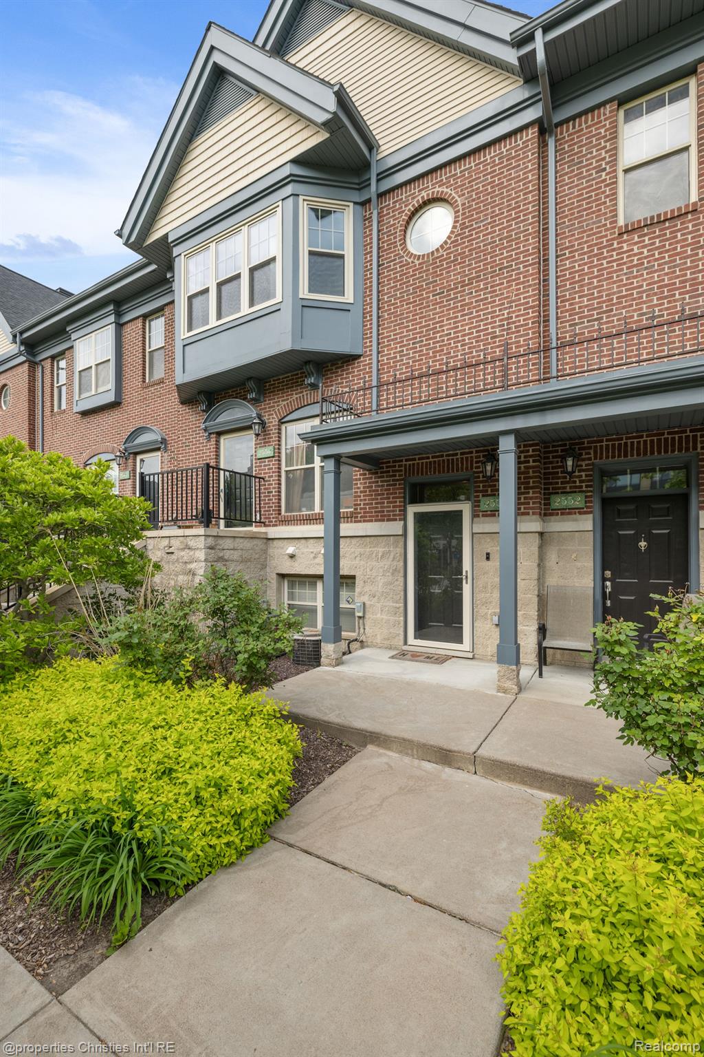 2554 WOODWARD Avenue