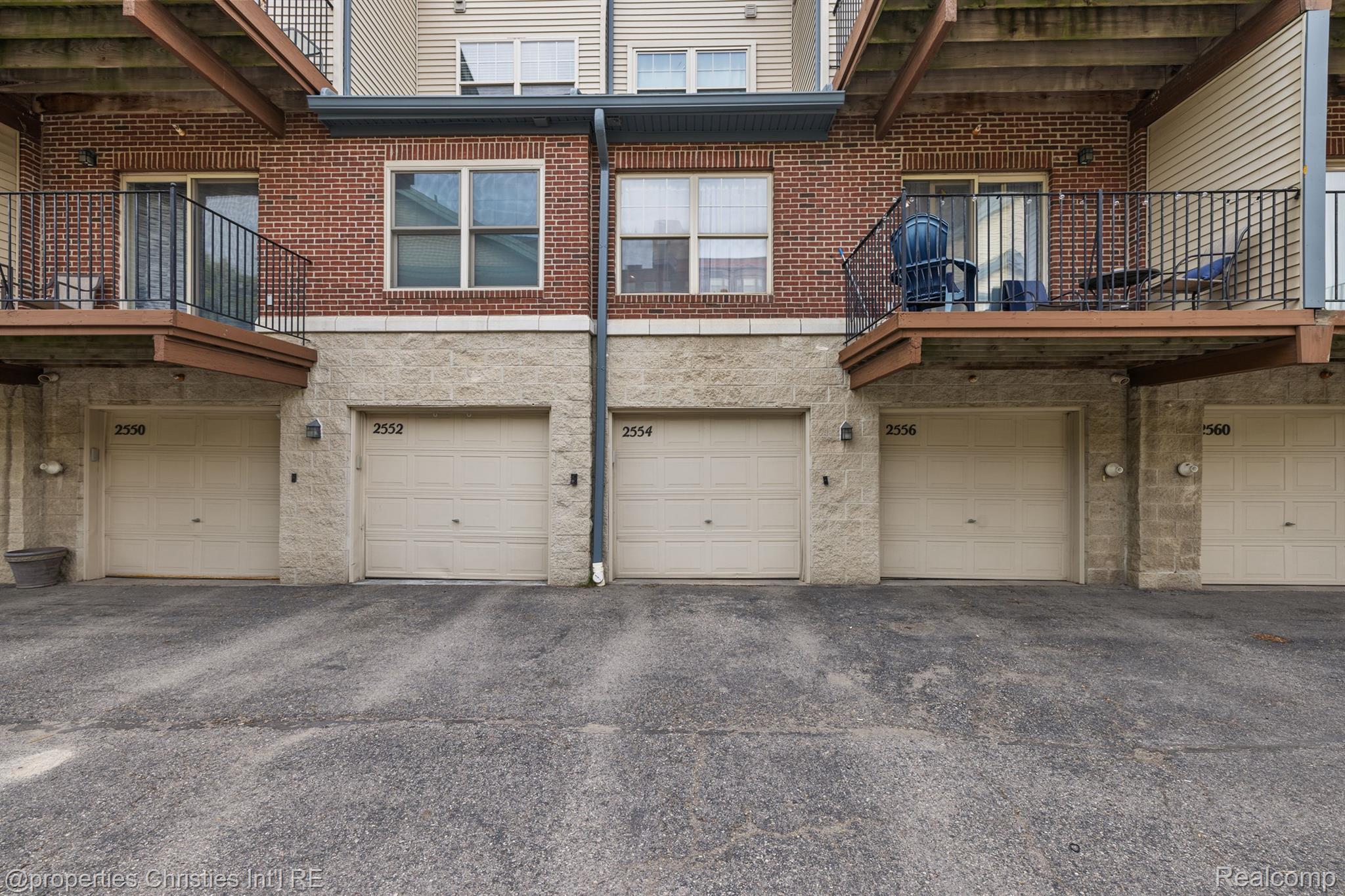 2554 WOODWARD Avenue