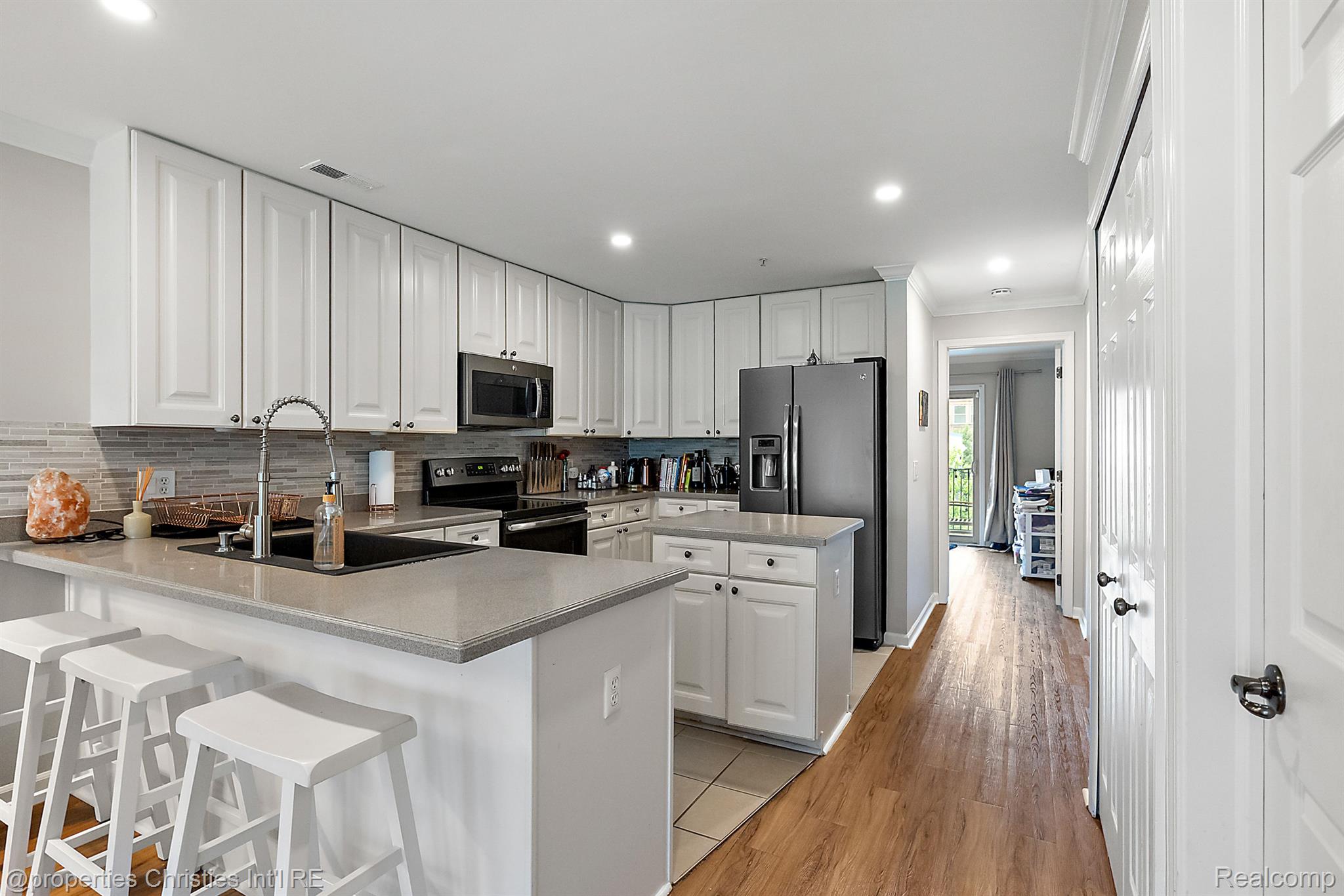 2554 WOODWARD Avenue