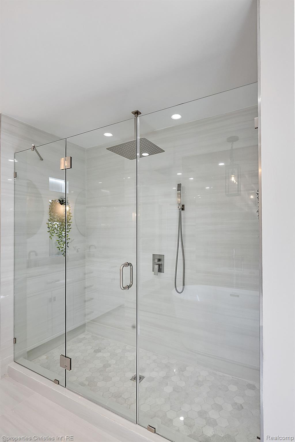 2423 CHICAGO Boulevard