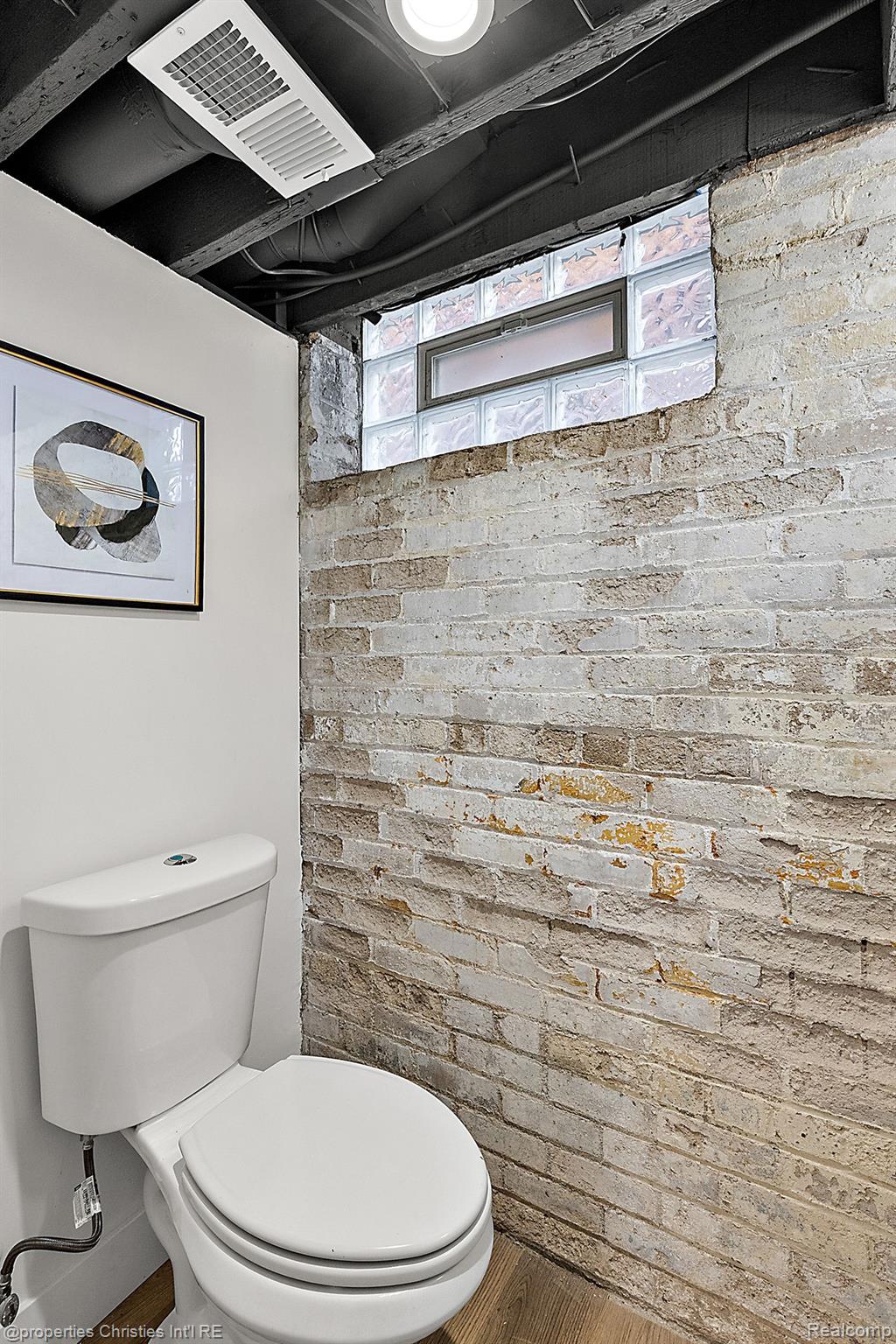 2423 CHICAGO Boulevard