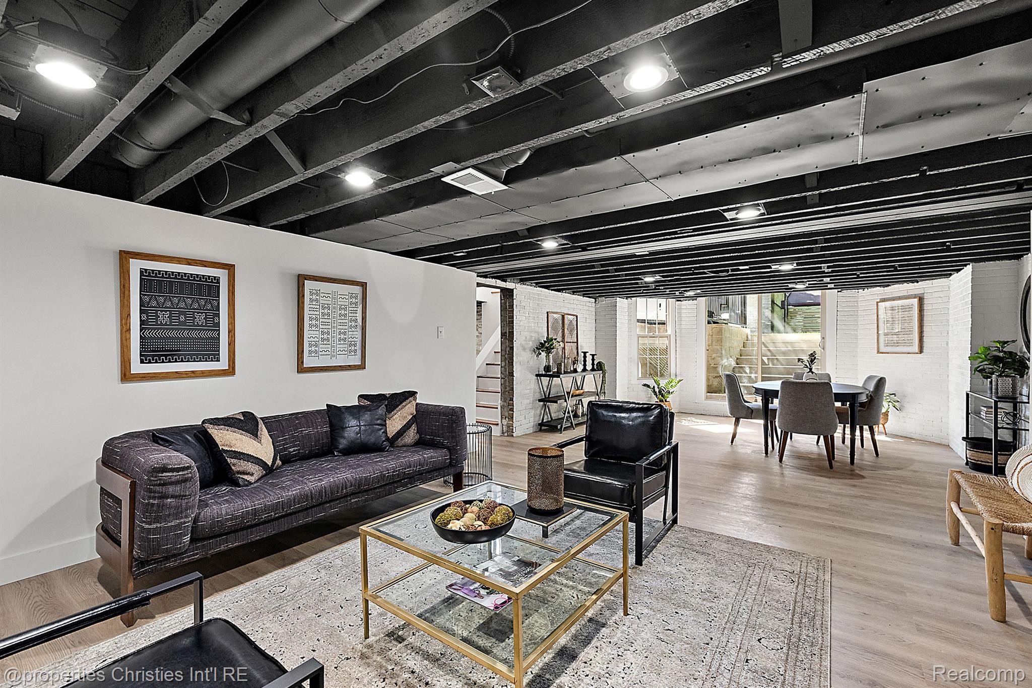 2423 CHICAGO Boulevard