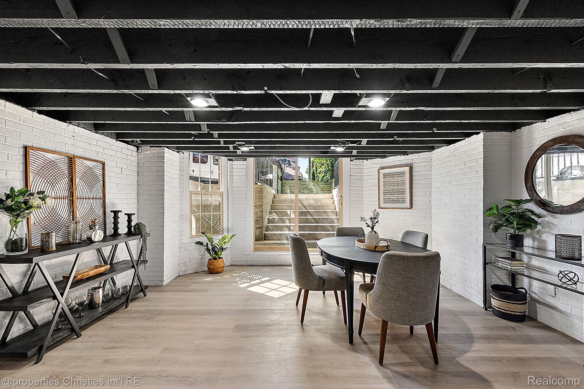 2423 CHICAGO Boulevard