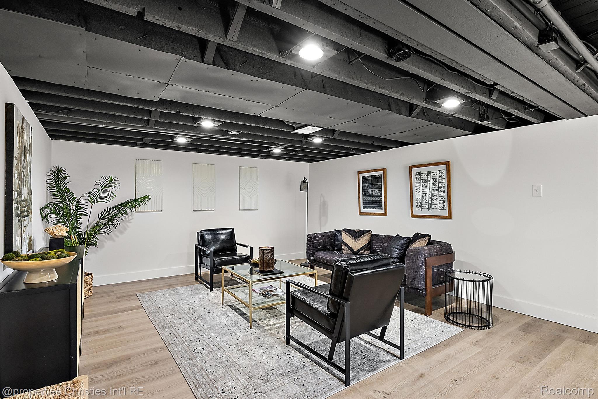 2423 CHICAGO Boulevard