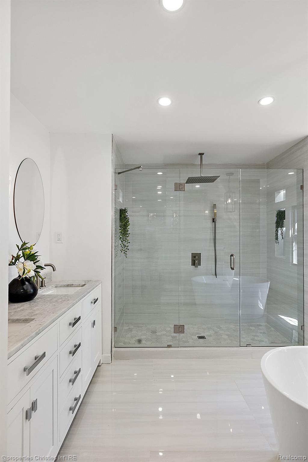 2423 CHICAGO Boulevard