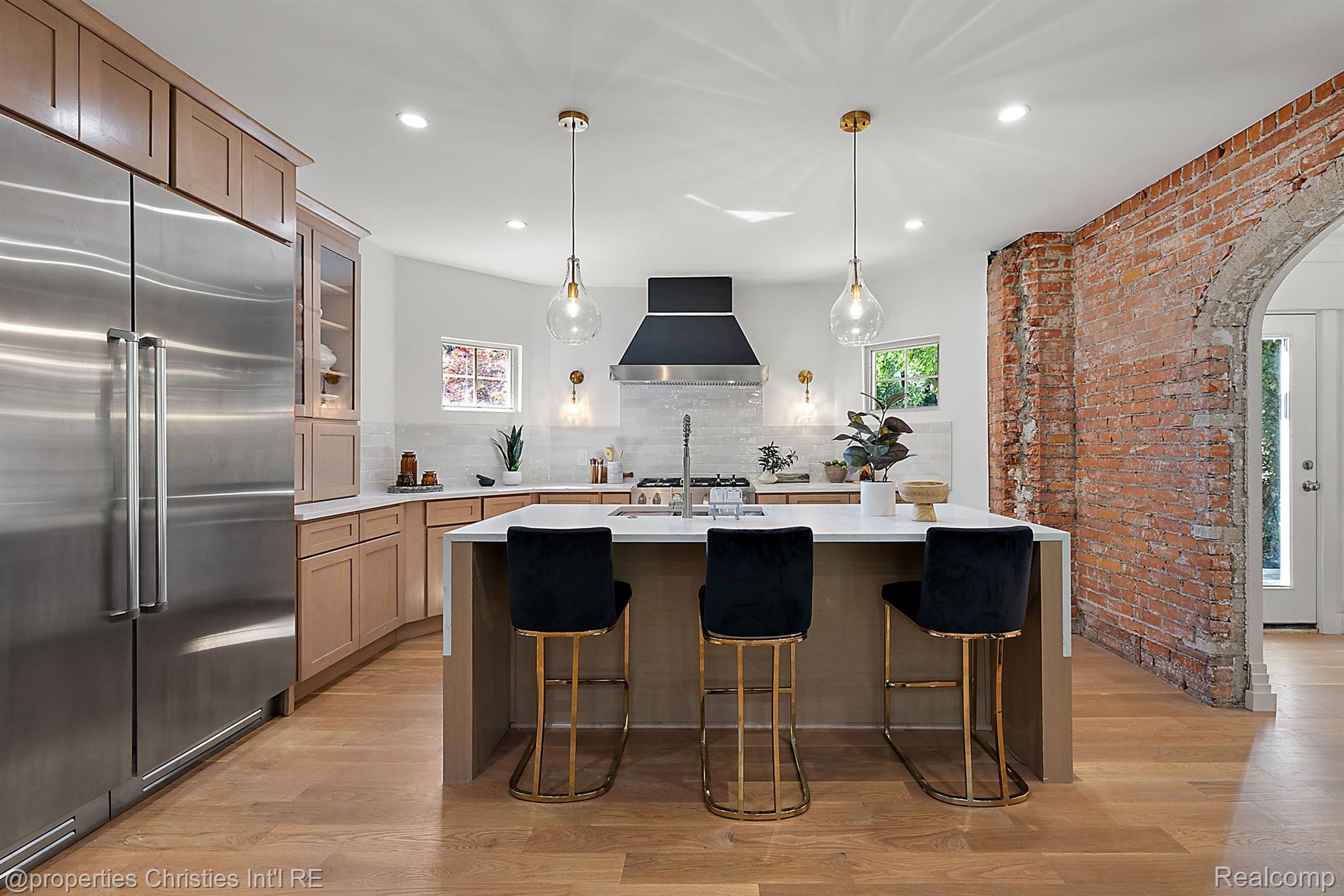 2423 CHICAGO Boulevard