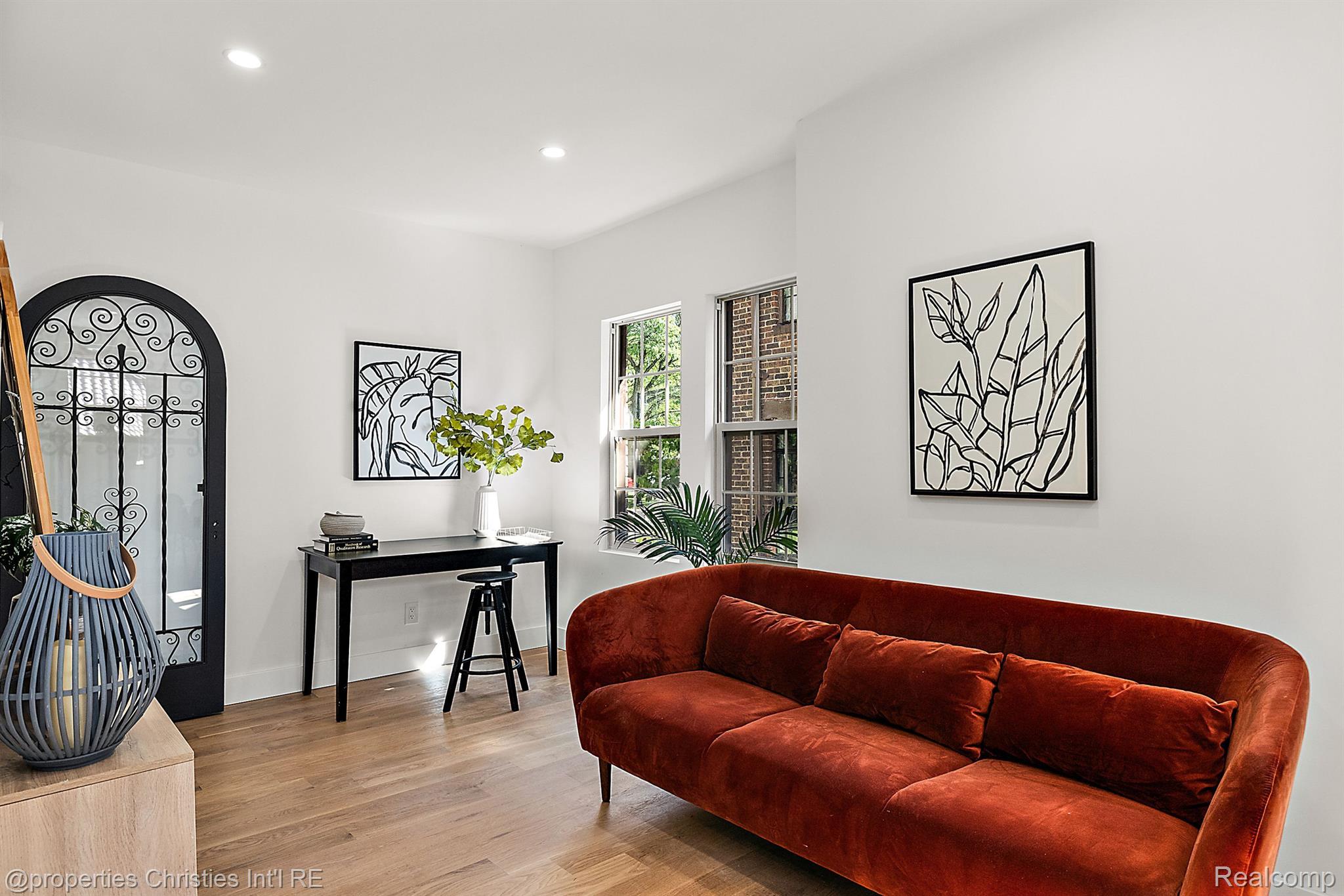 2423 CHICAGO Boulevard