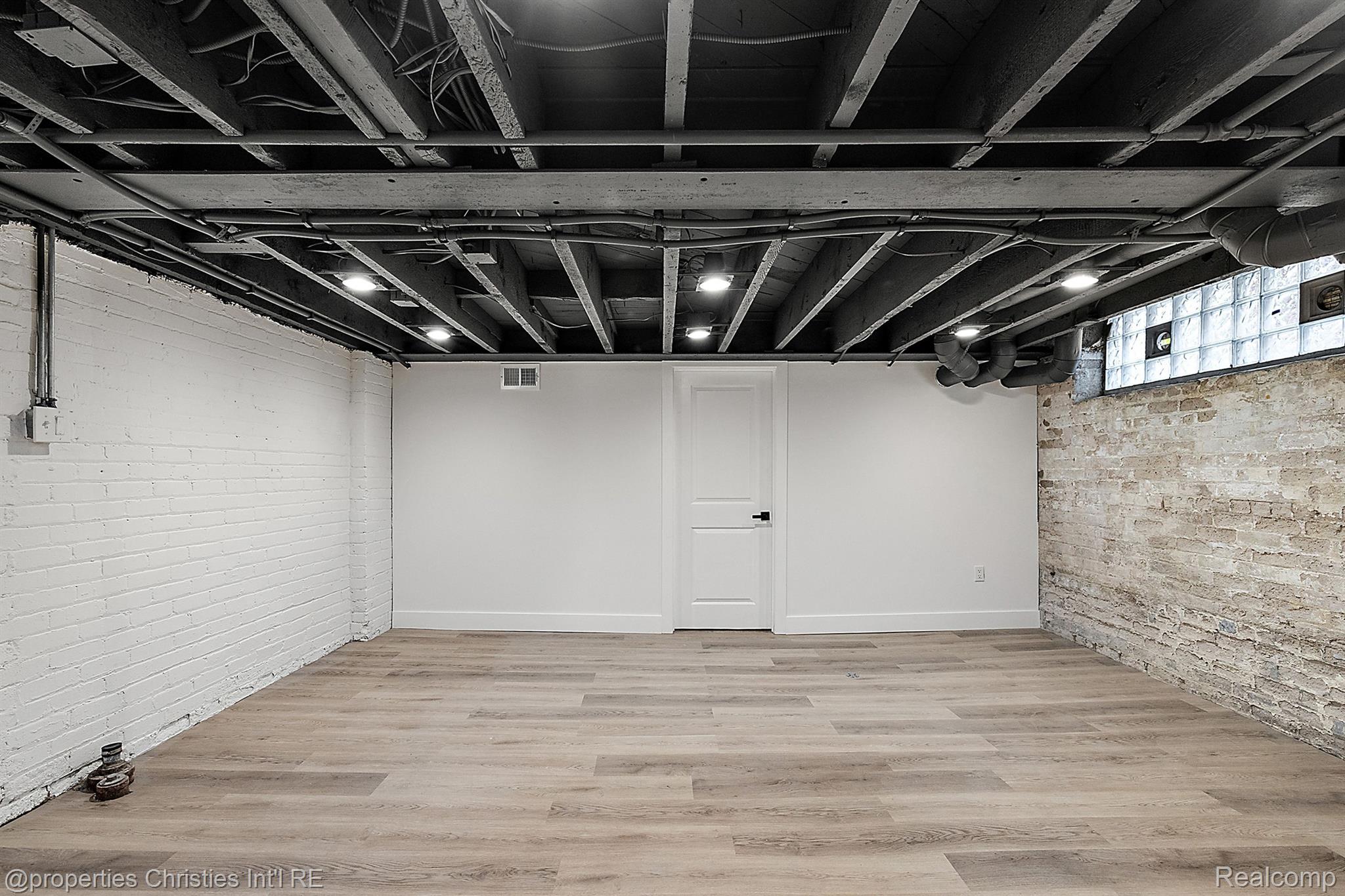 2423 CHICAGO Boulevard