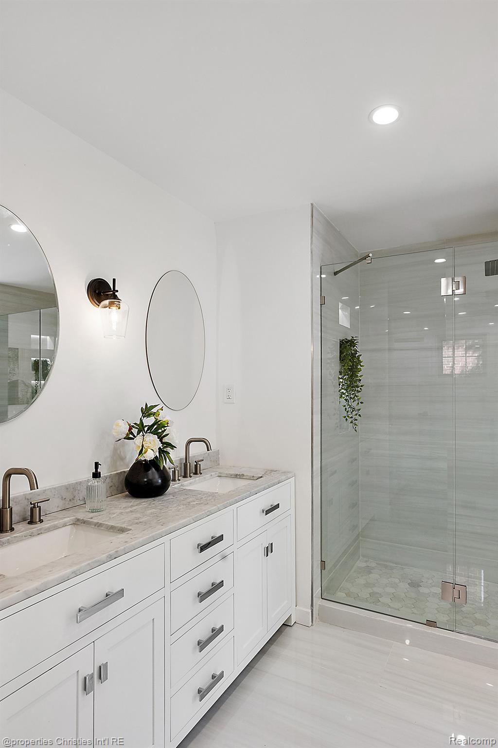 2423 CHICAGO Boulevard