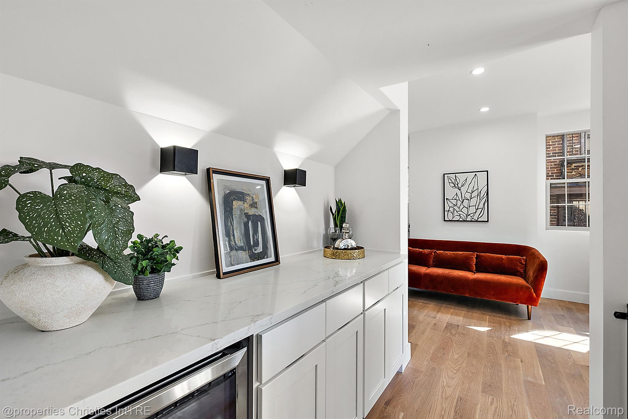 2423 CHICAGO Boulevard