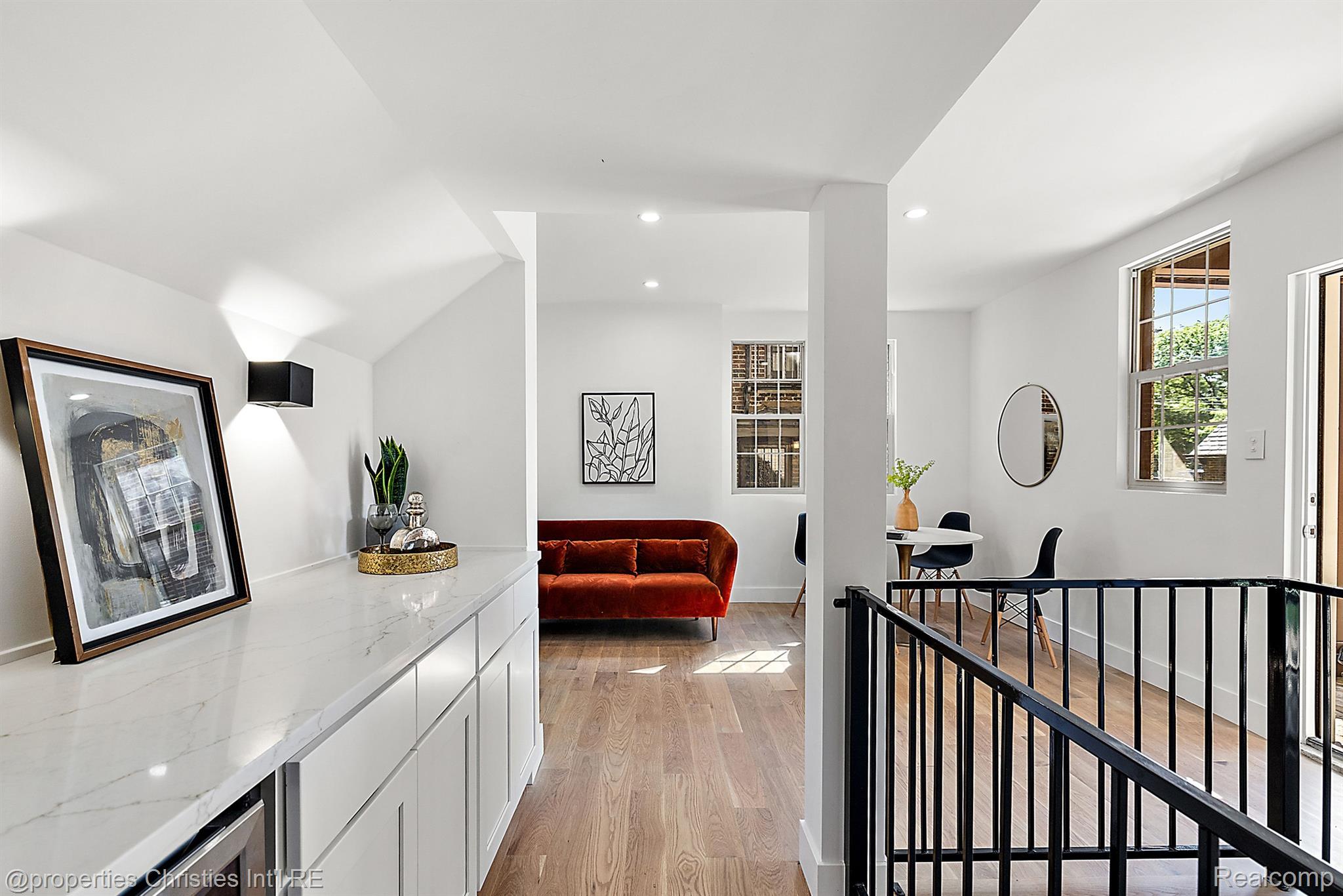 2423 CHICAGO Boulevard