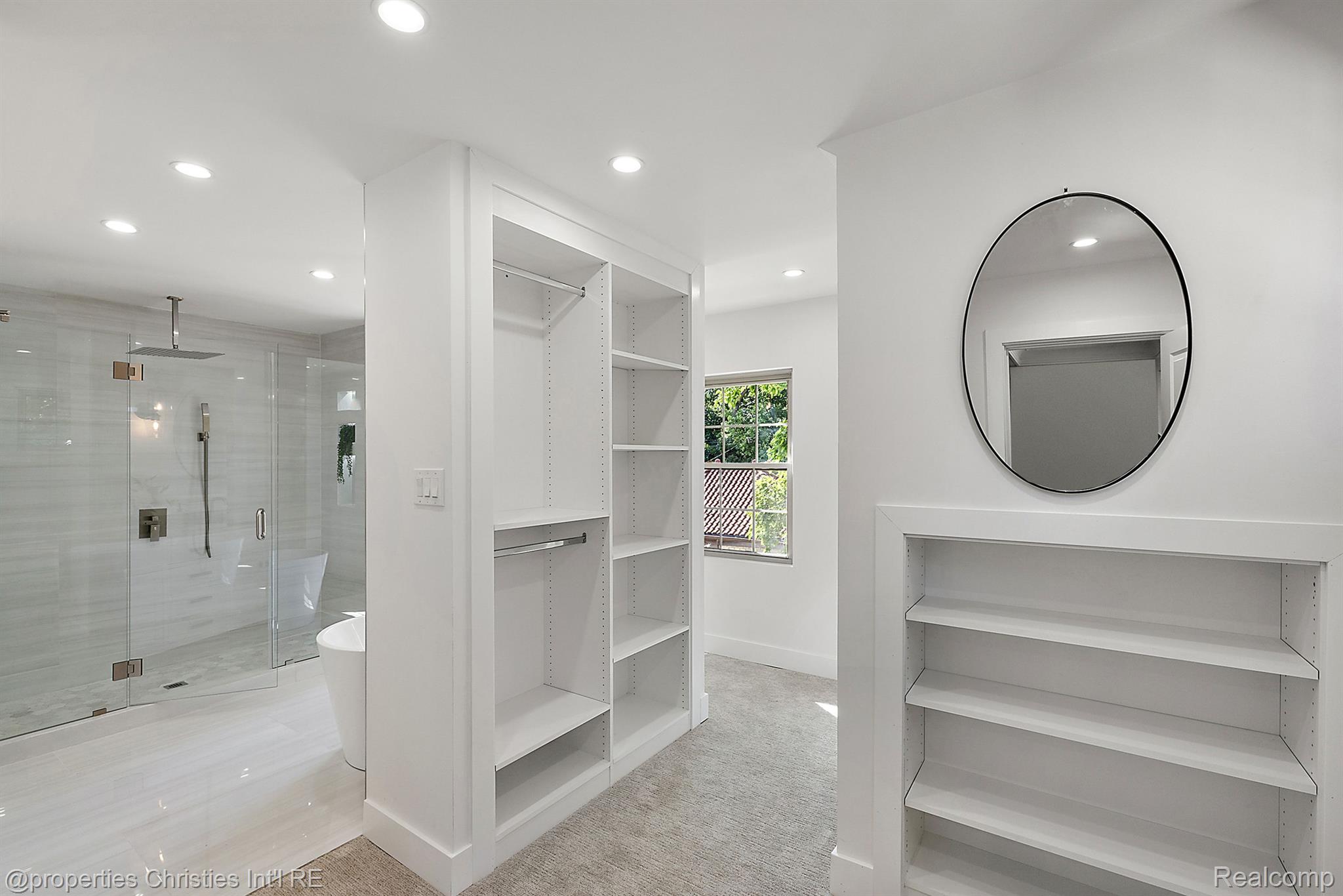 2423 CHICAGO Boulevard