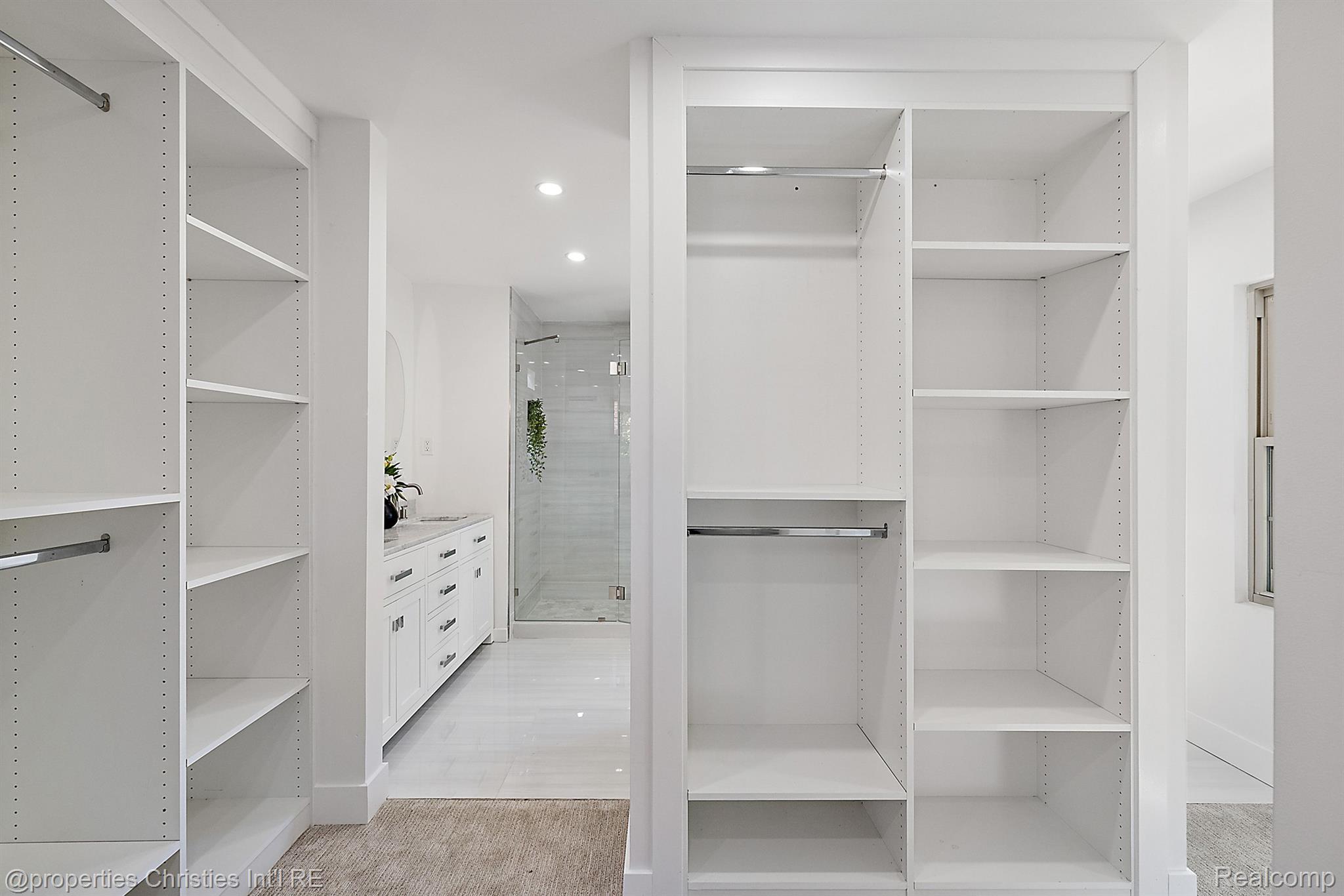 2423 CHICAGO Boulevard