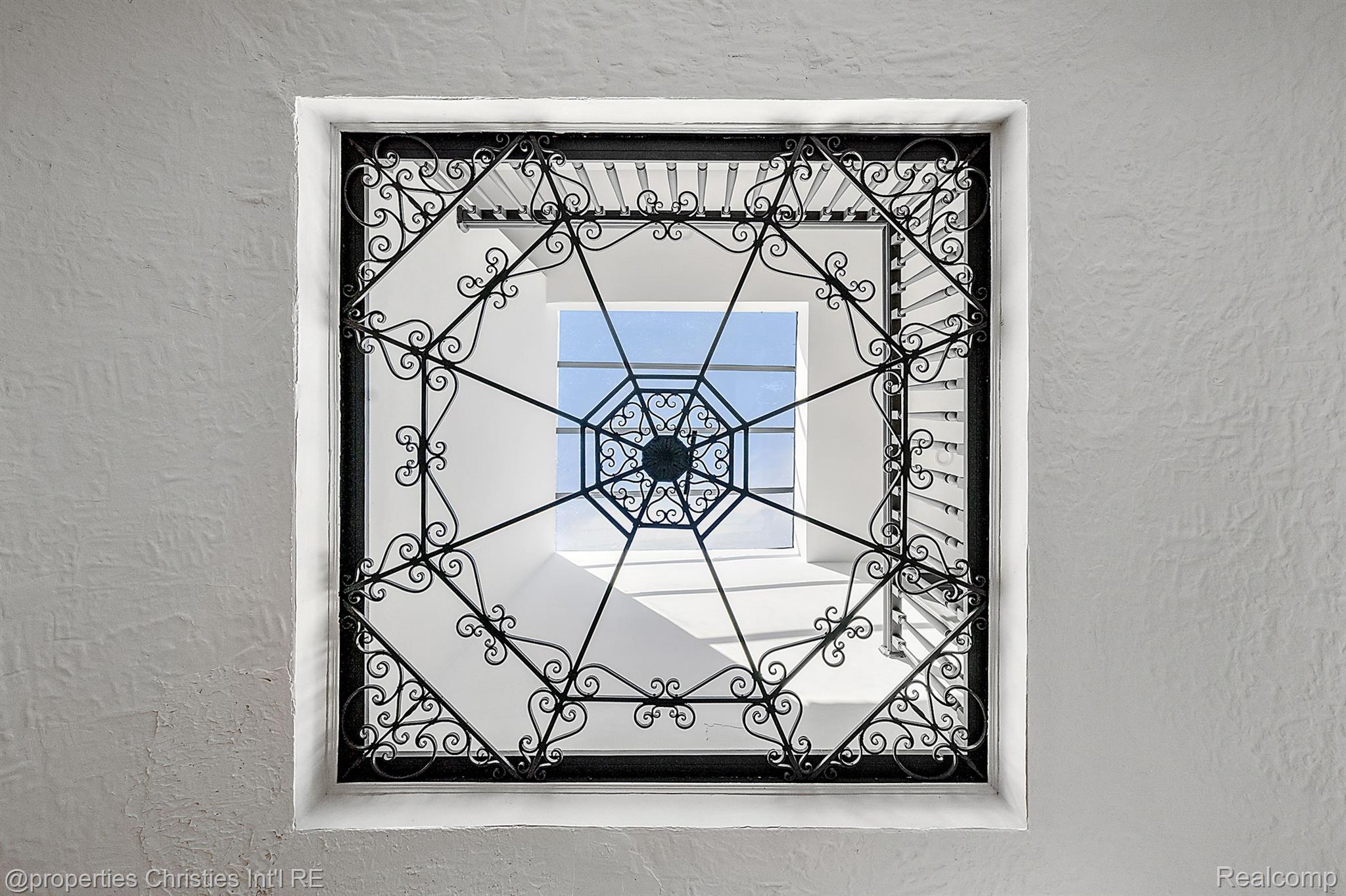 2423 CHICAGO Boulevard