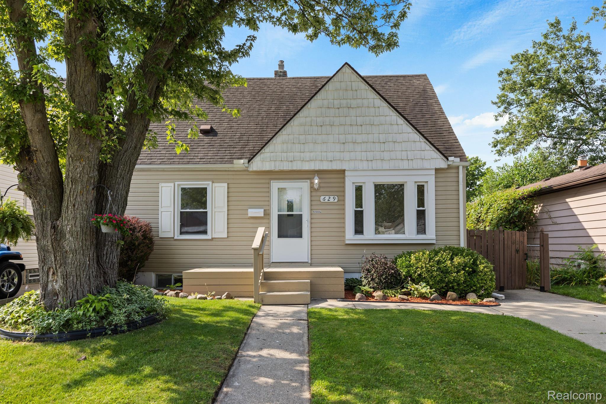 629 W Kalama Avenue
