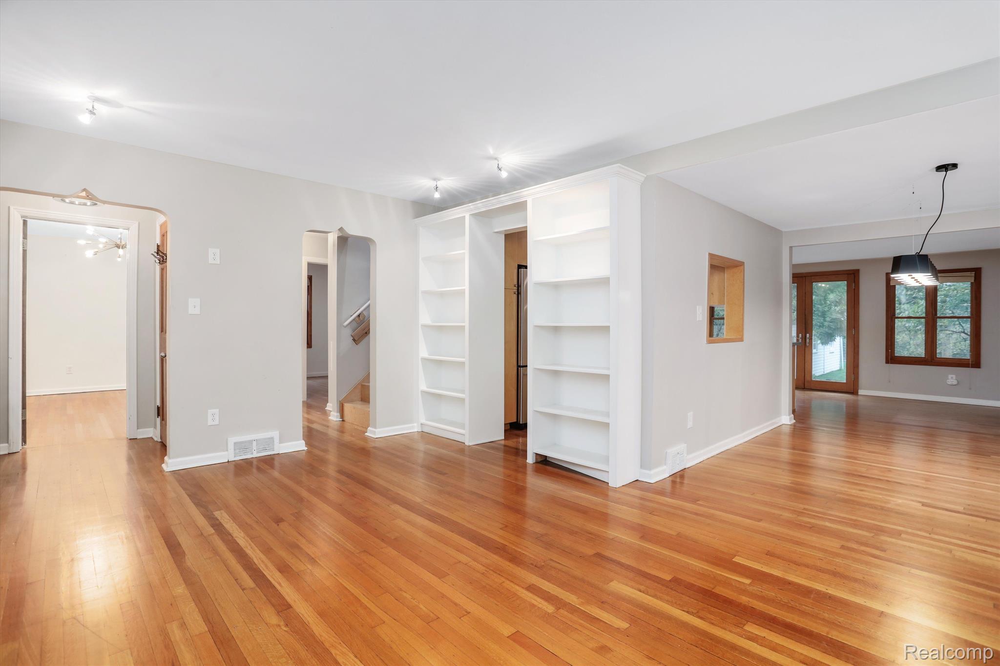 549 Lakeview Avenue