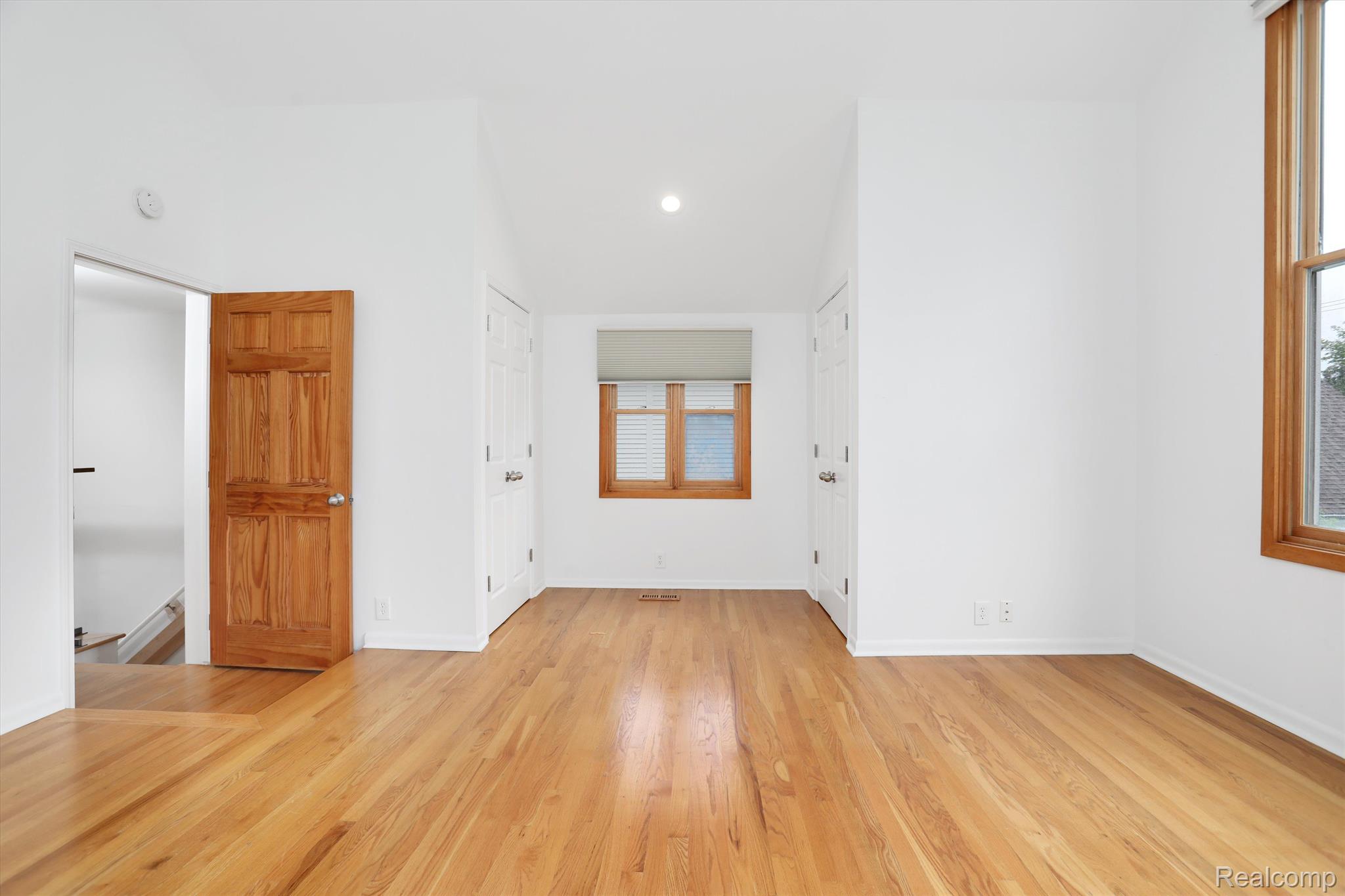 549 Lakeview Avenue
