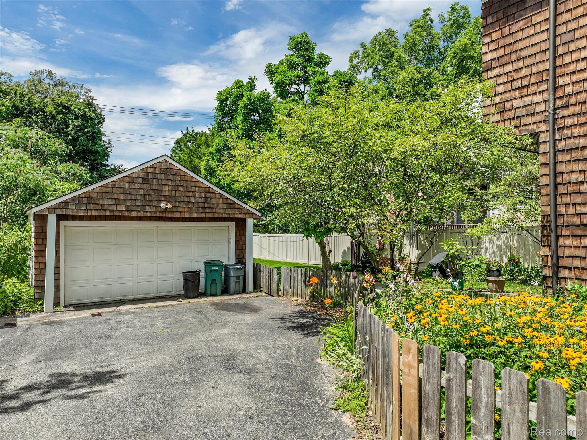 549 Lakeview Avenue