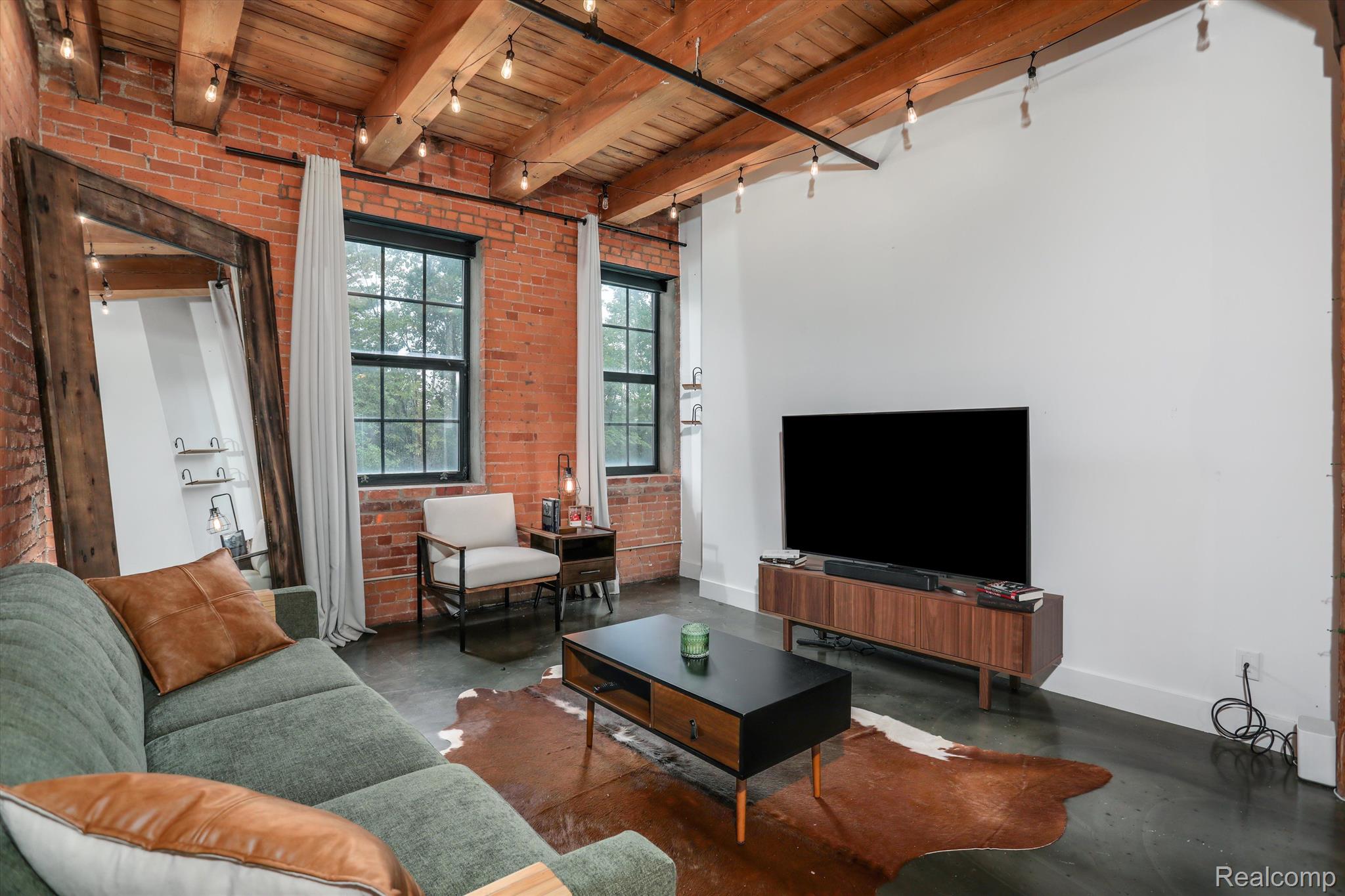 6533 E JEFFERSON Avenue 115