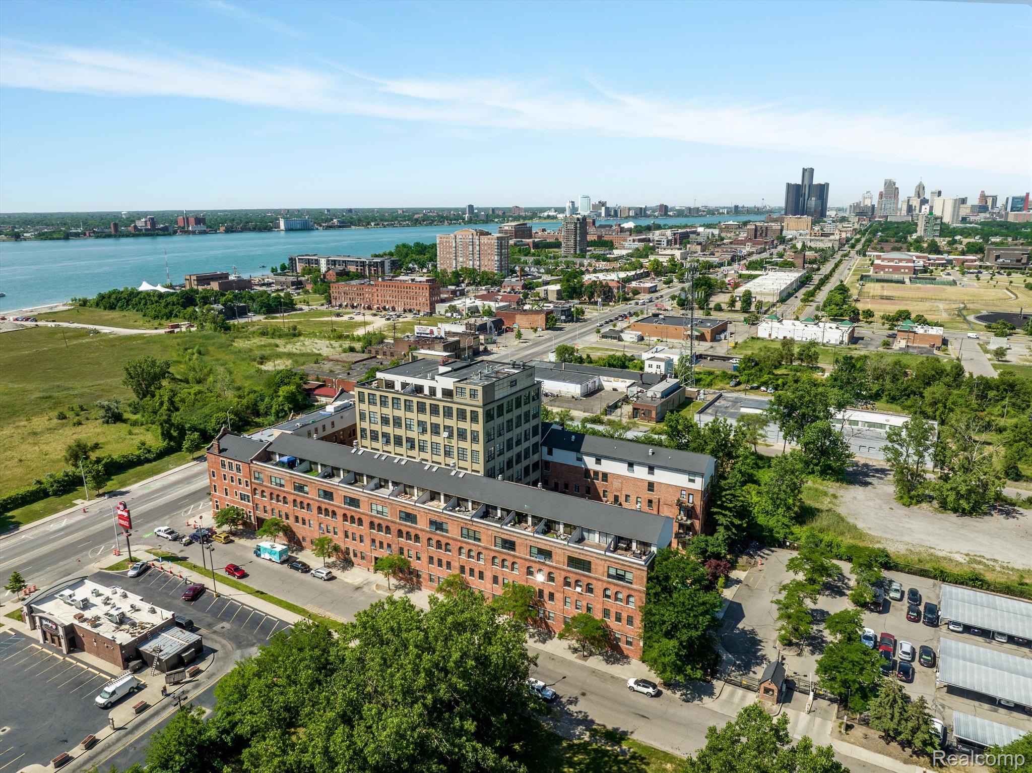 6533 E JEFFERSON Avenue 115