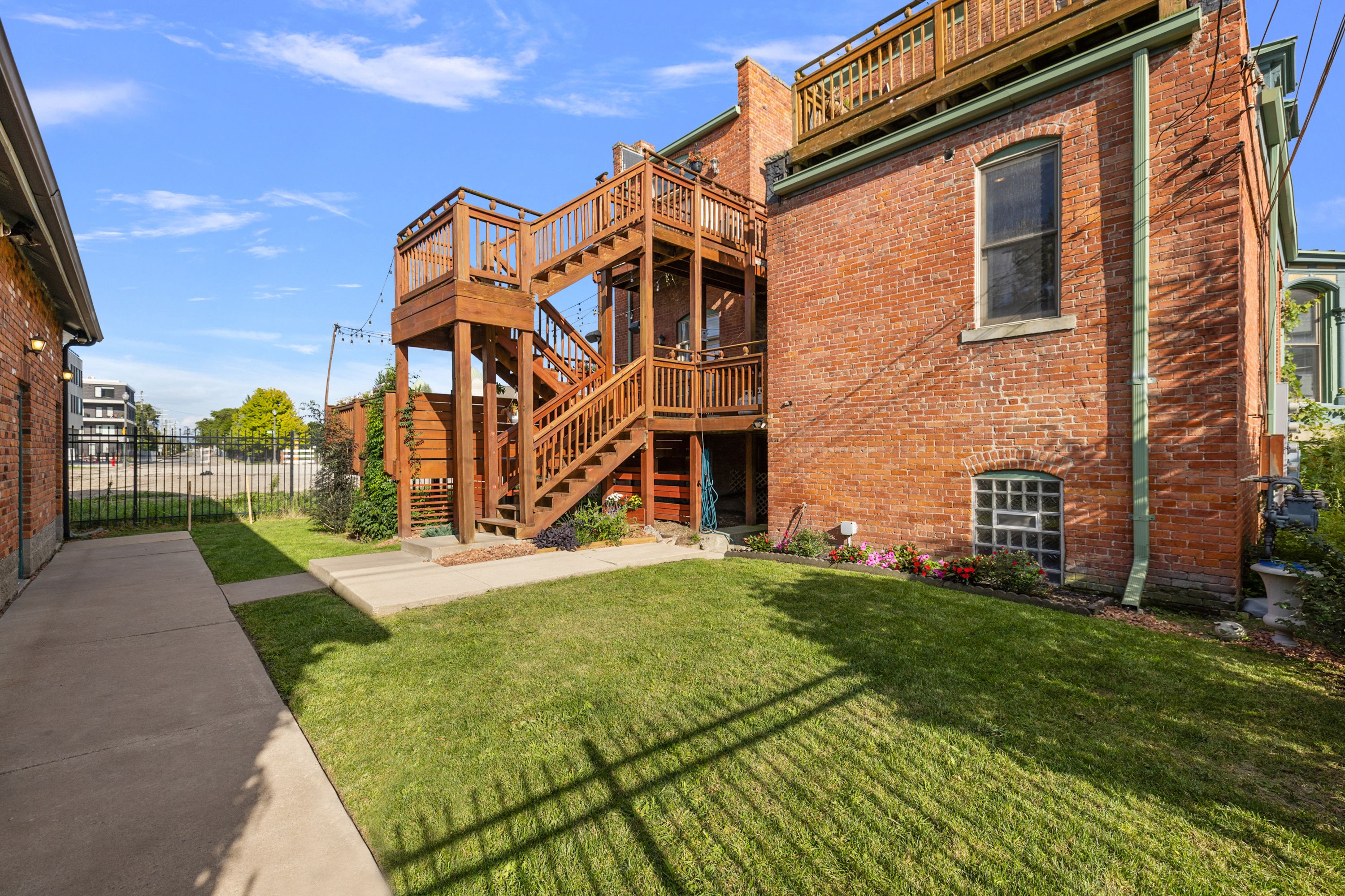 291 Edmund Street 1