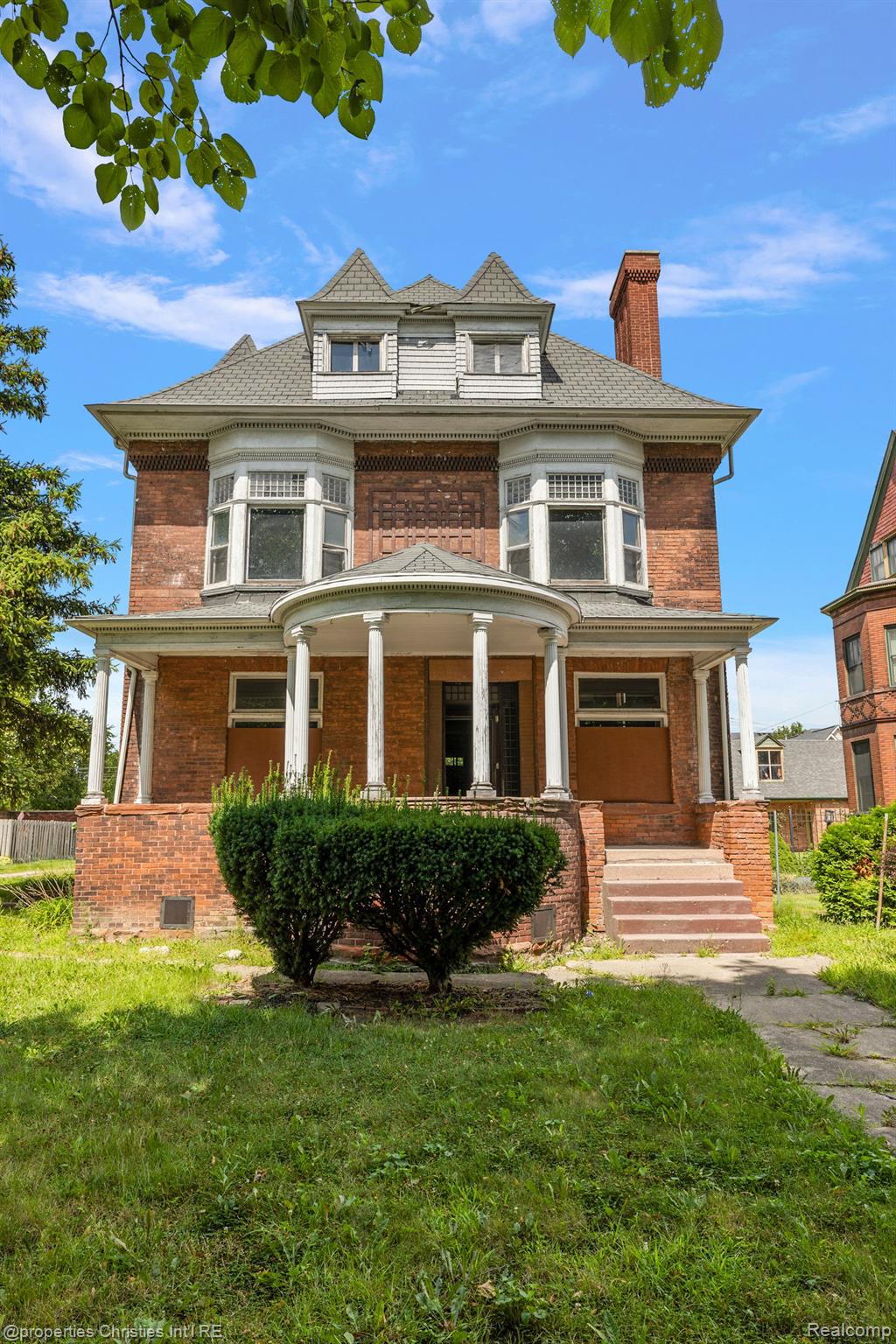 255 E FERRY Street