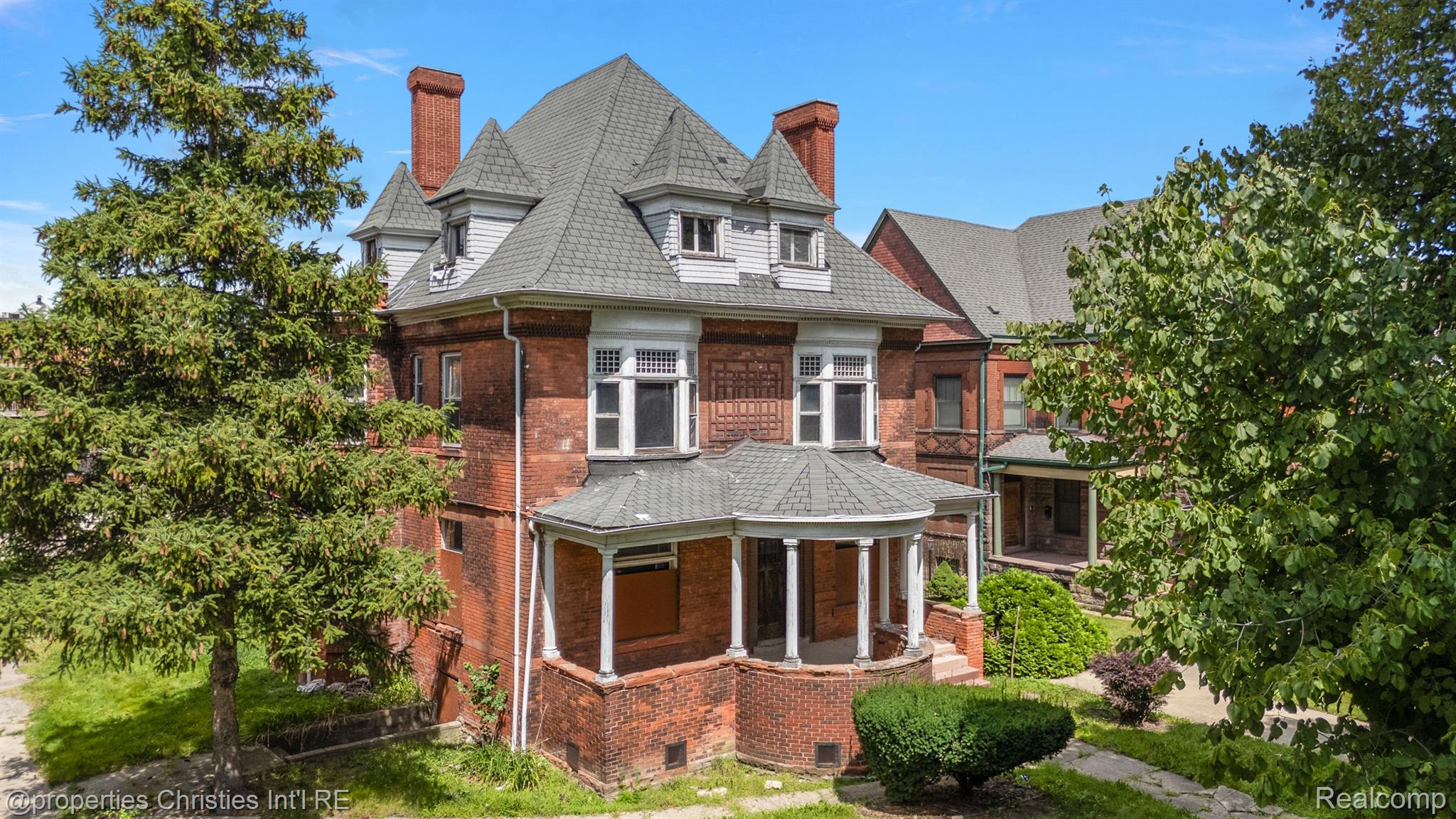 255 E FERRY Street