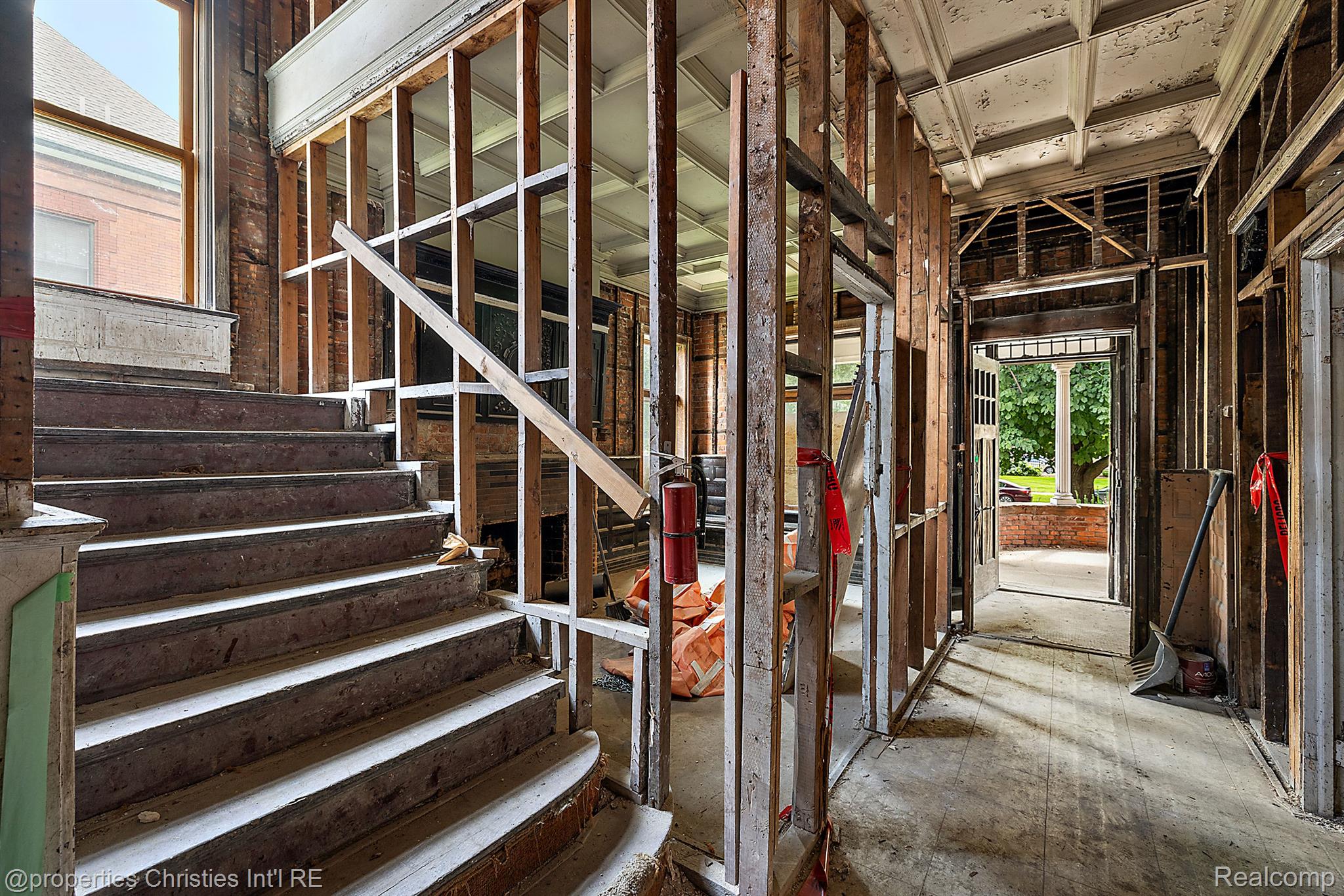 255 E FERRY Street