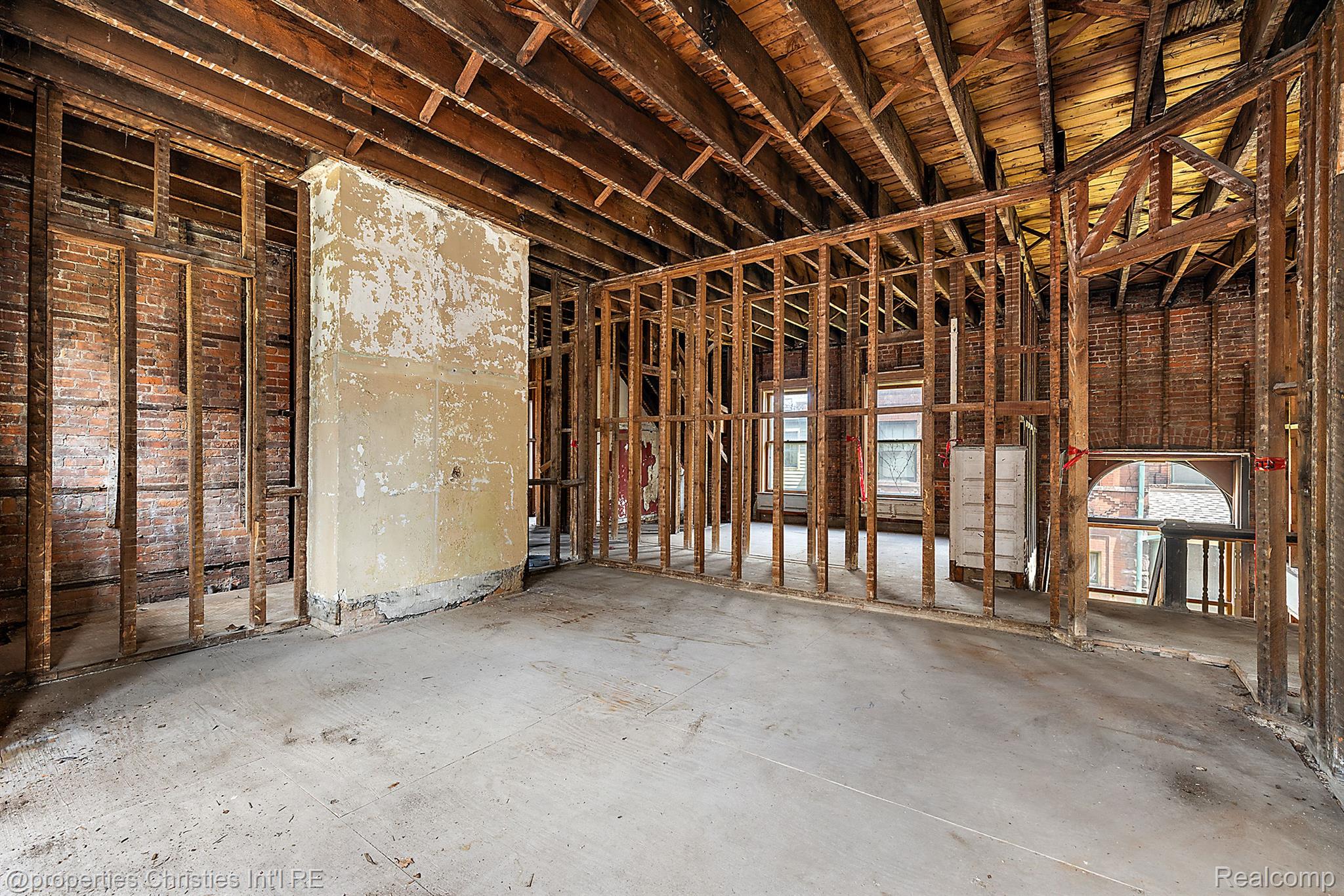 255 E FERRY Street
