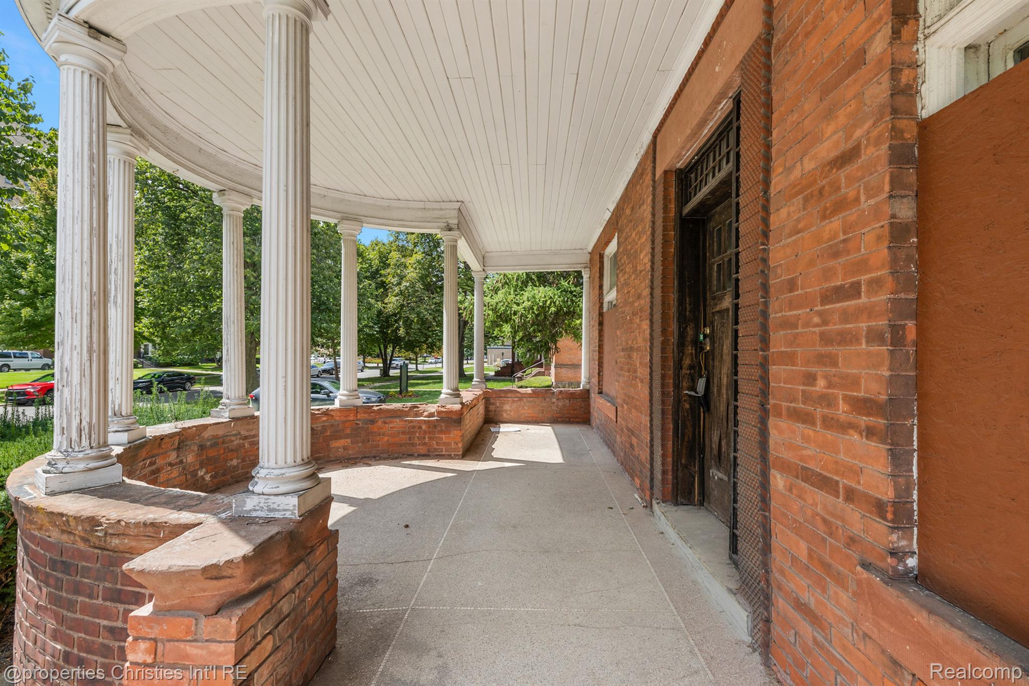 255 E FERRY Street